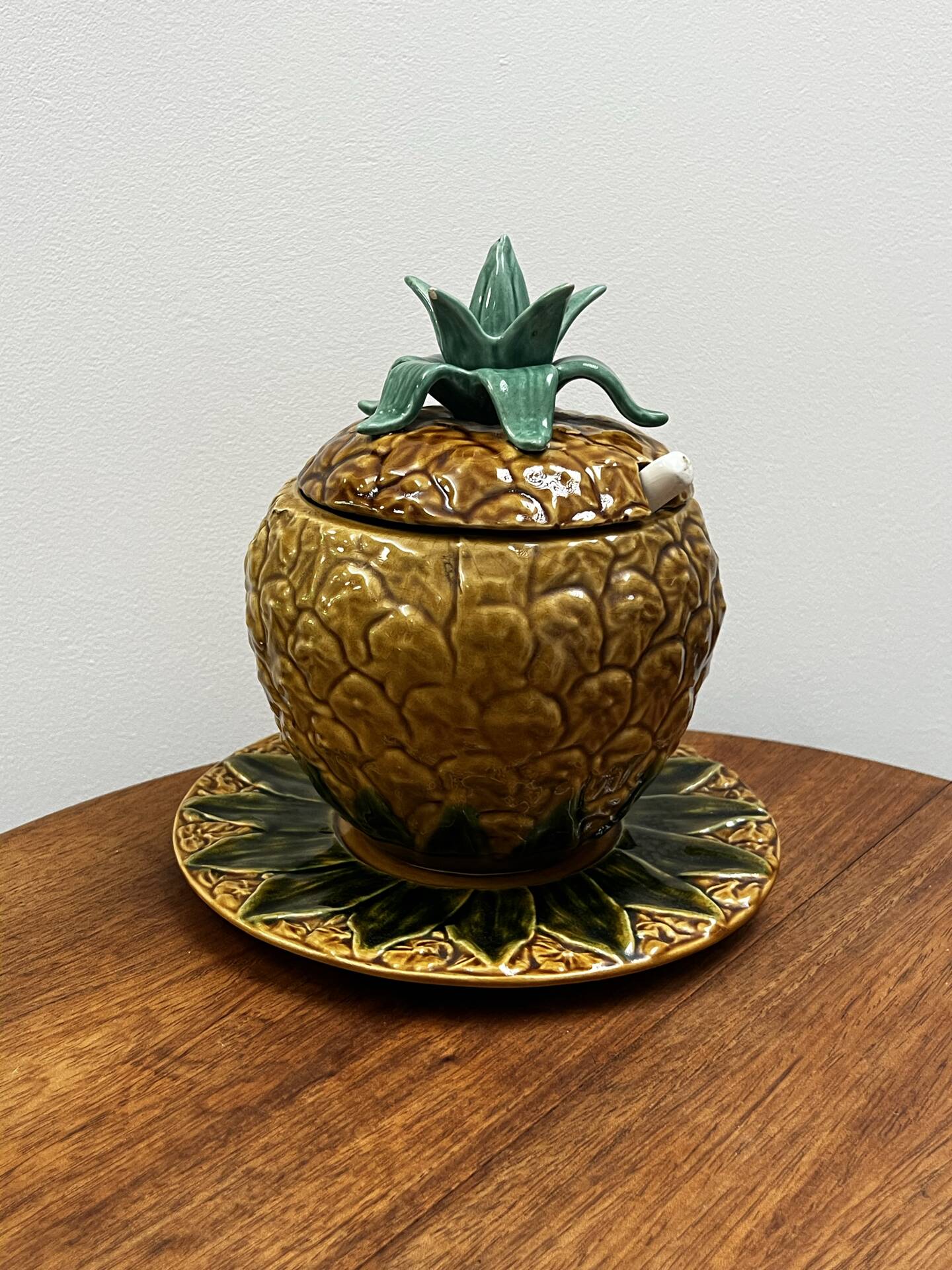 Pineapple trompe l'œil soup tureen - 1960