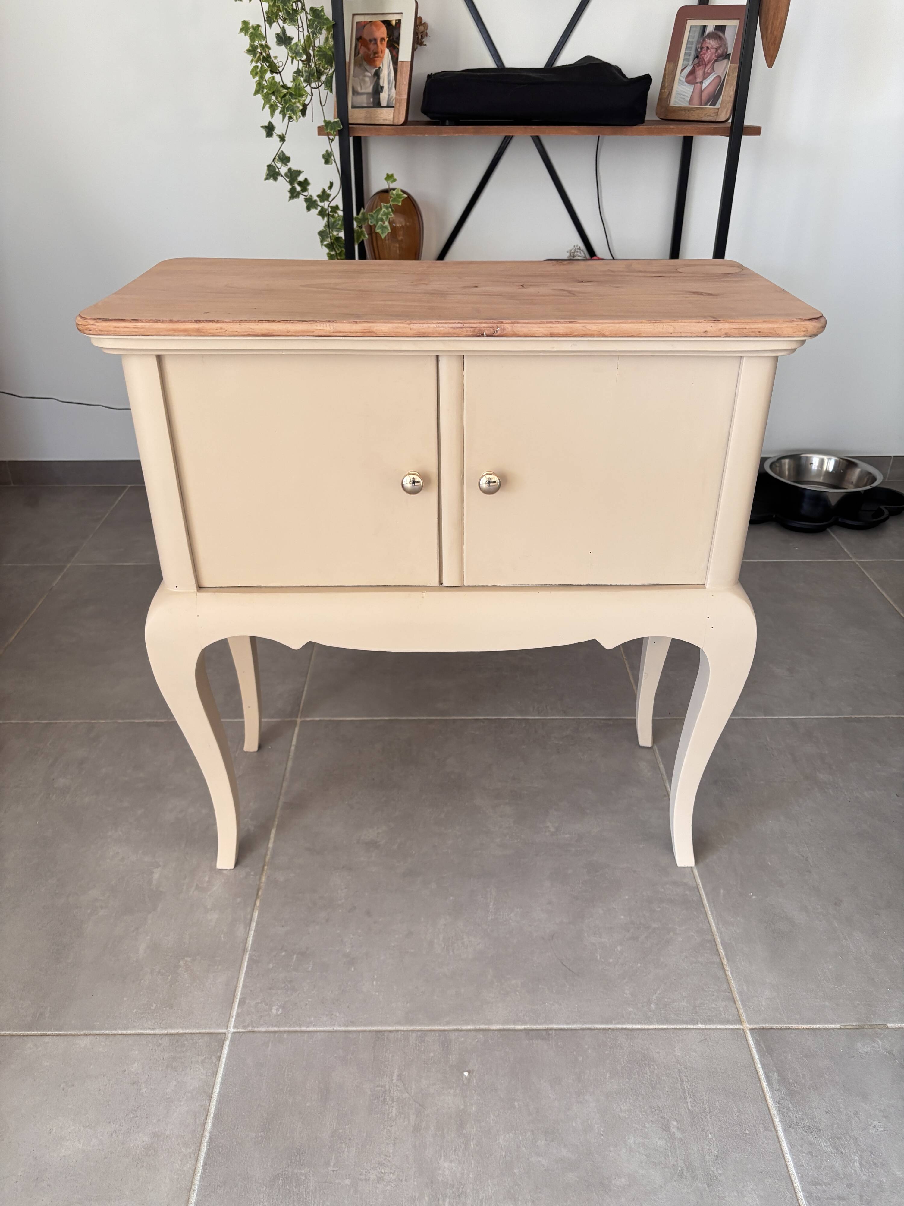 Small accent furniture / cream beige chest of drawers natural wood – chic style