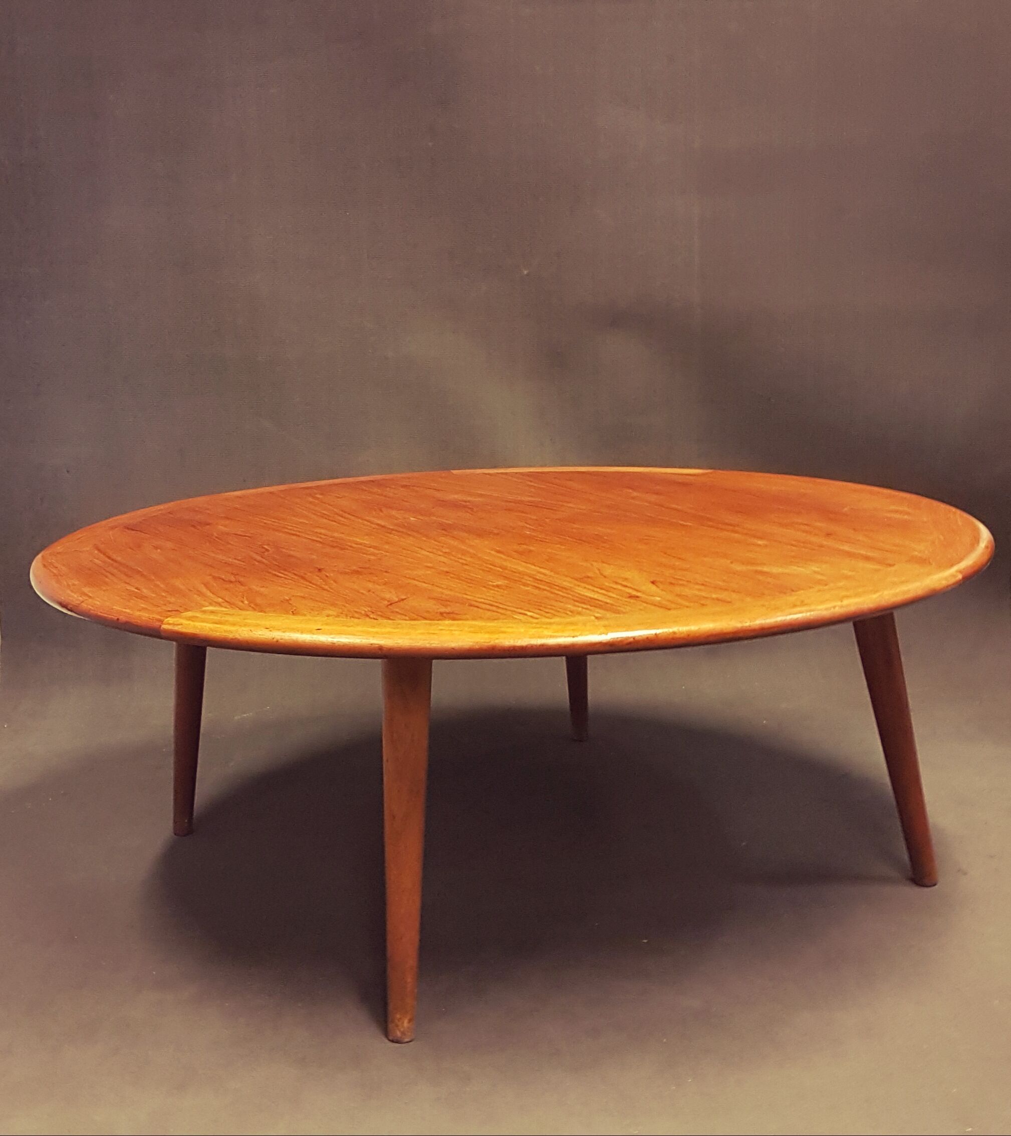 Round oak coffee table from H. Pander & Zn, the Netherlands 1950