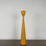 Grand Bougeoir en bois laqué jaune orangé
