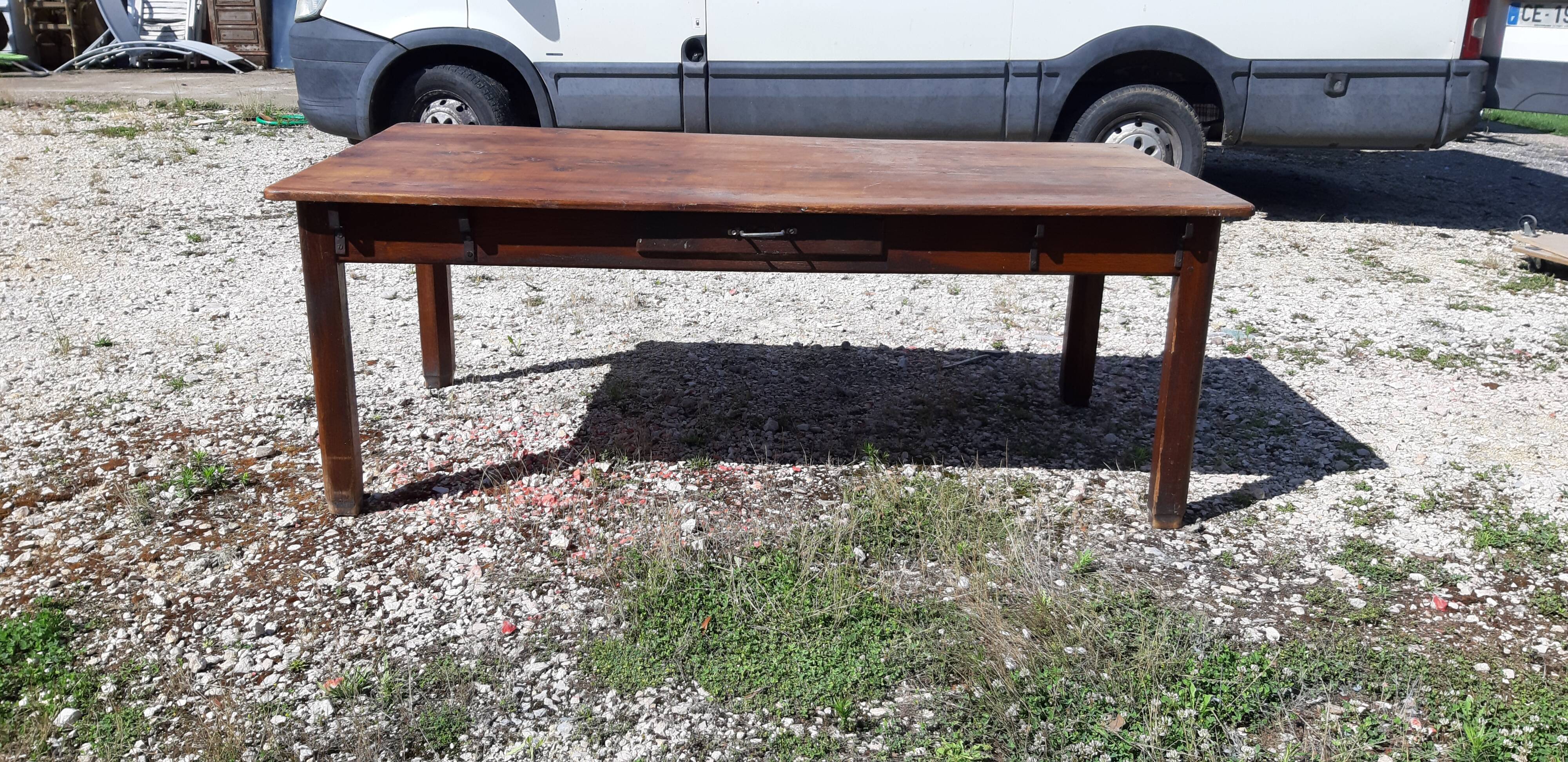 Country farm table in pine