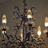 lustre bleu, fait de perles.