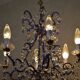 lustre bleu, fait de perles.