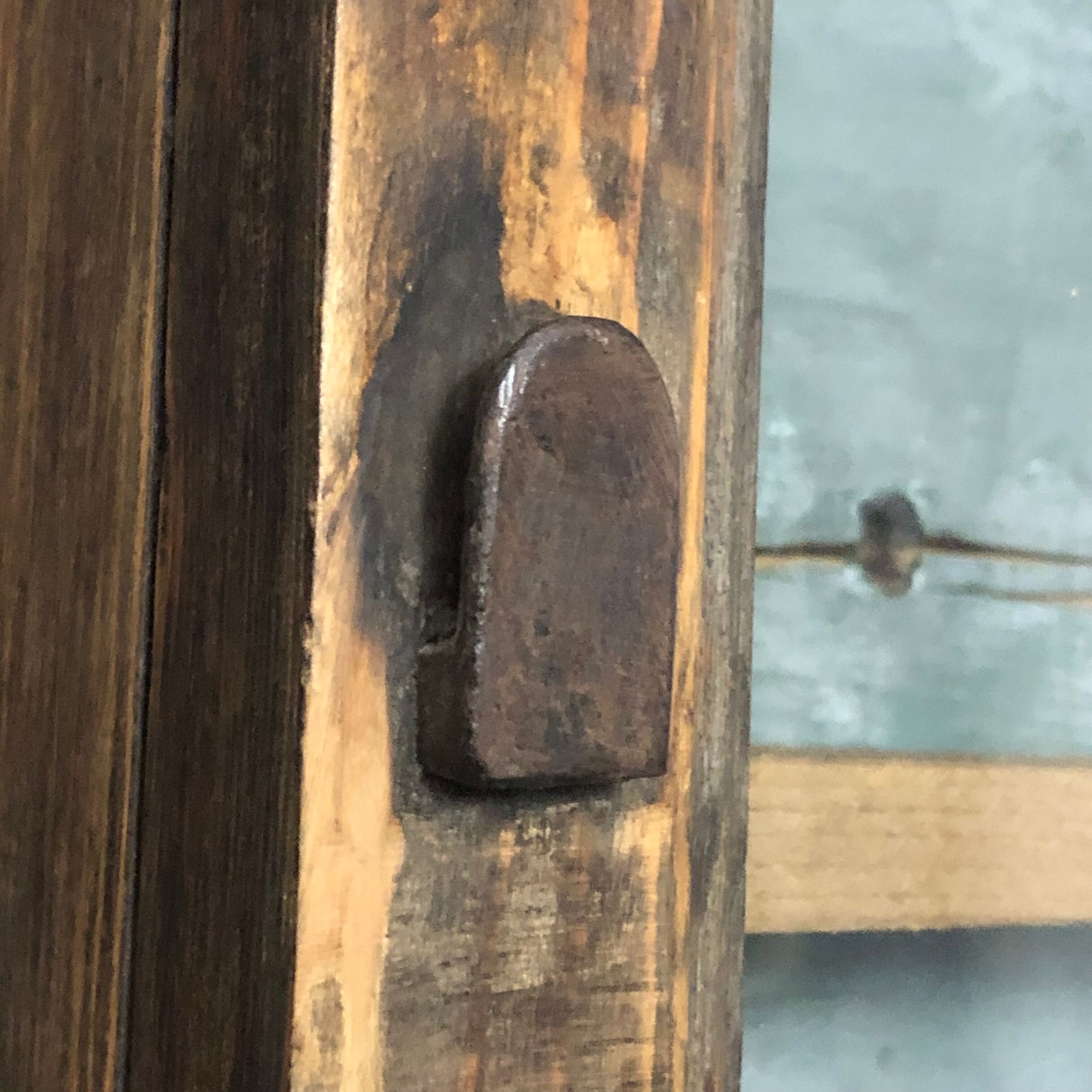 Ancienne vitrine de commerce en bois