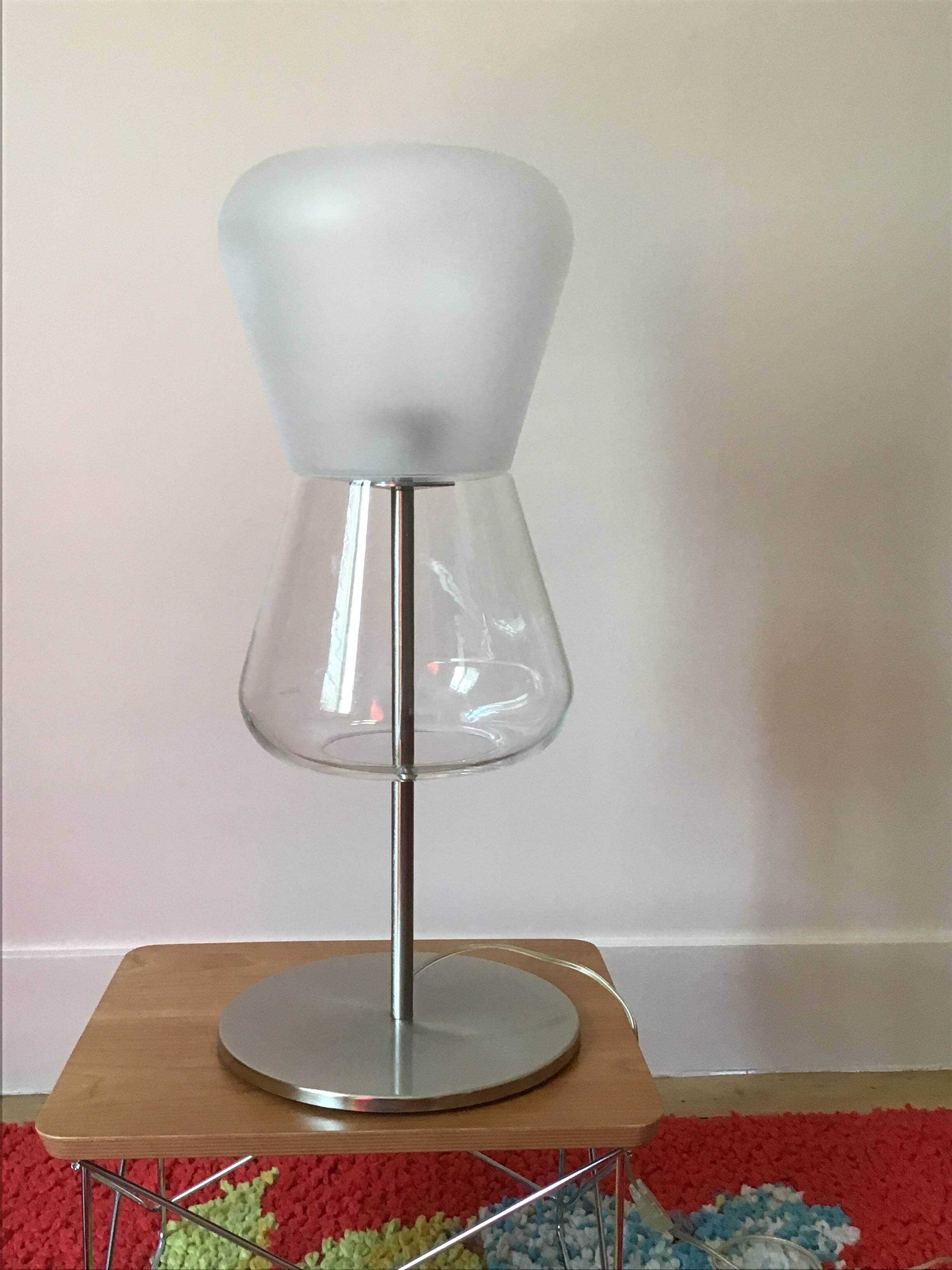 Table lamp in transparent glass and frosted glass.