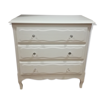 White chest of drawers
