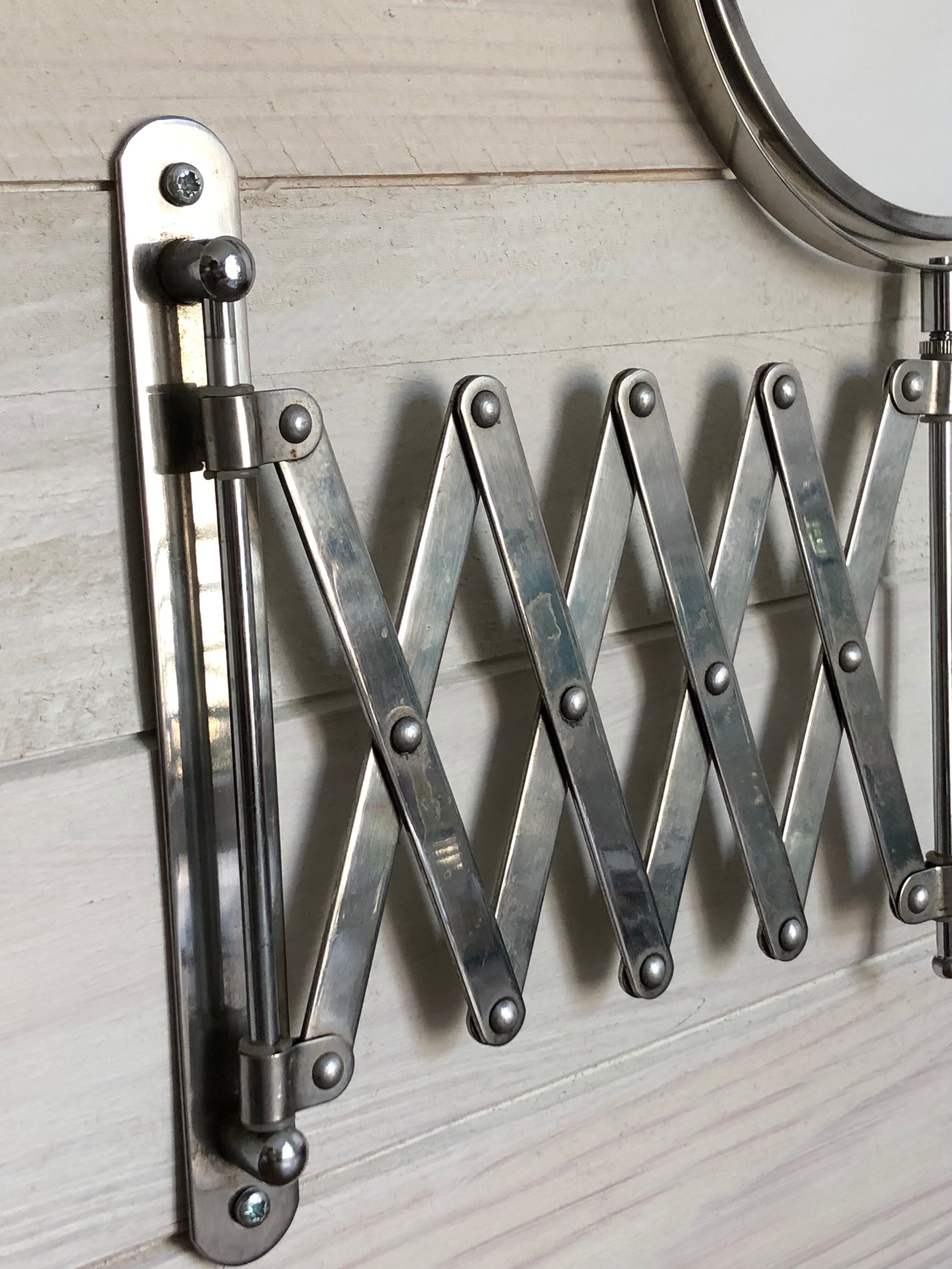 Extendable wall mirror