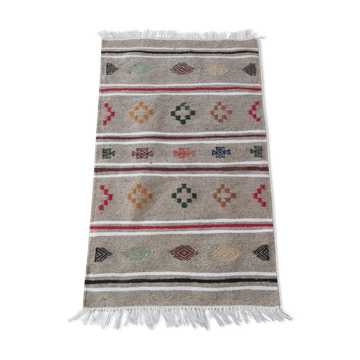 Tapis kilim gris à motifs berbères multicolores fait main