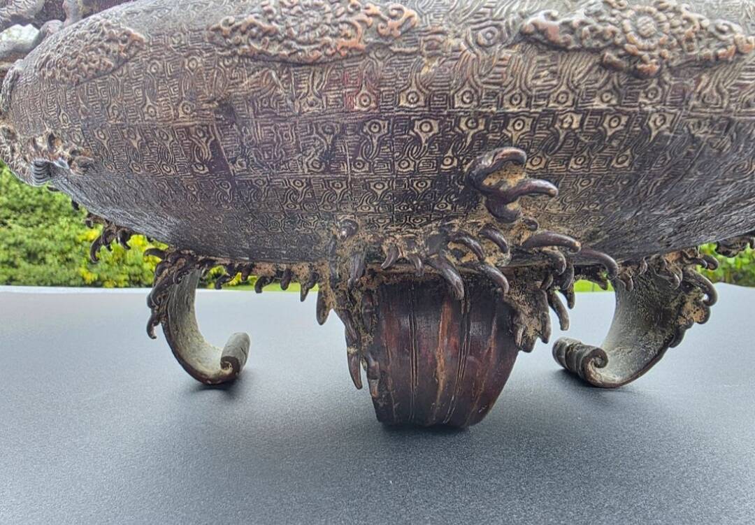 Dragon basin - large planter - in bronze, Meiji period