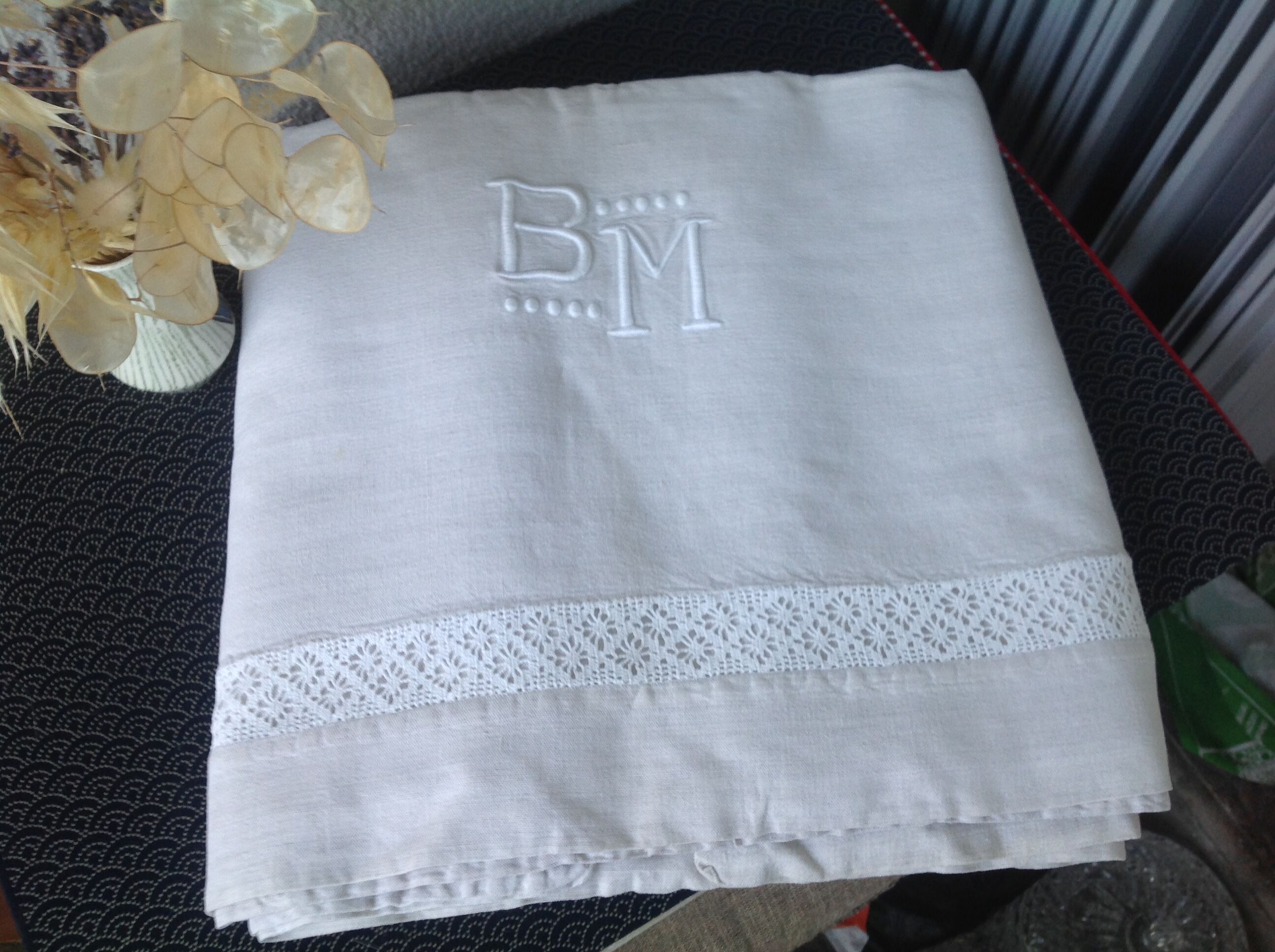 Lin sheet, embroidered and hand crocheted - 200 x 260 cm