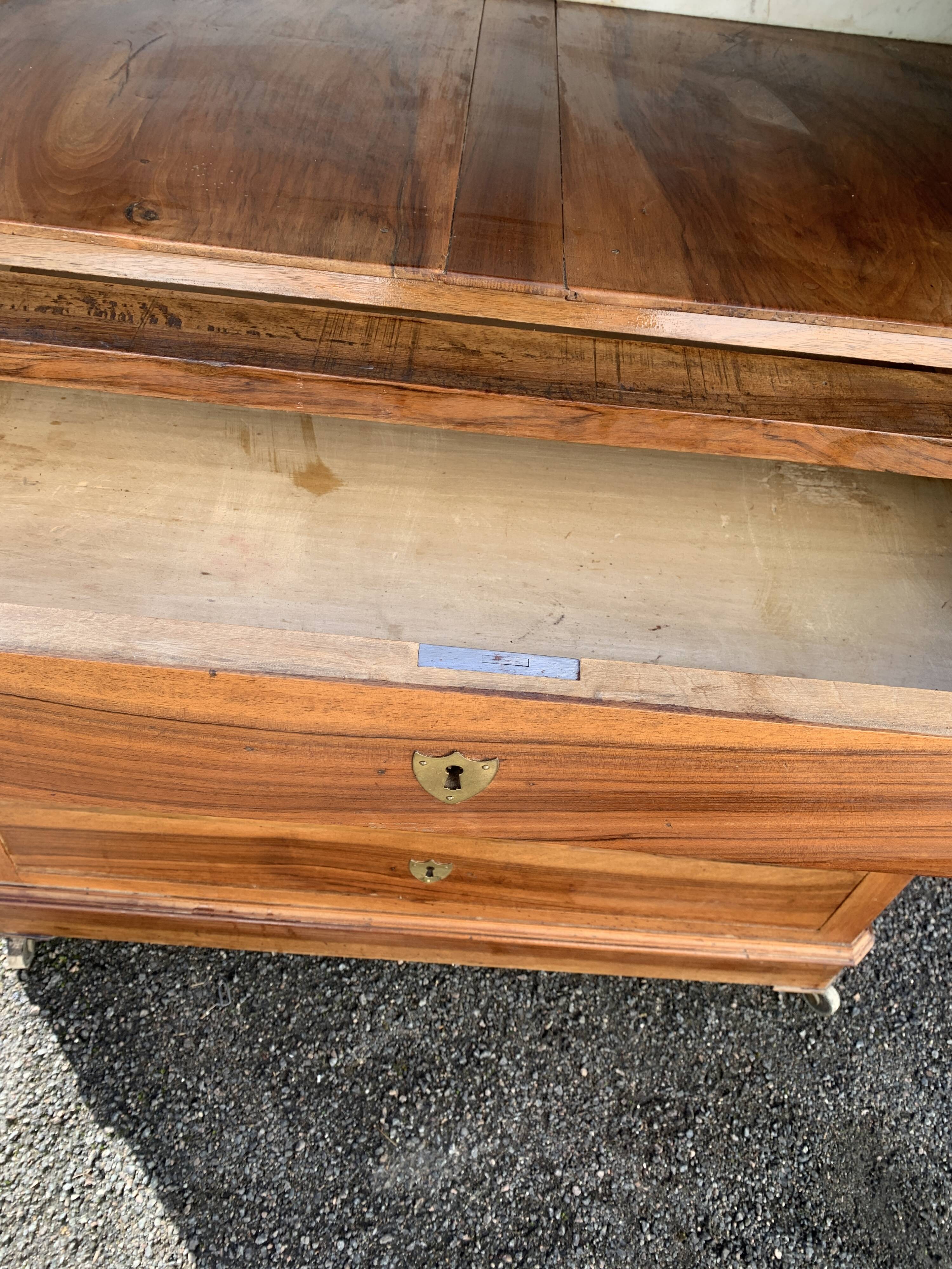Beautiful 4-drawer chest of drawers