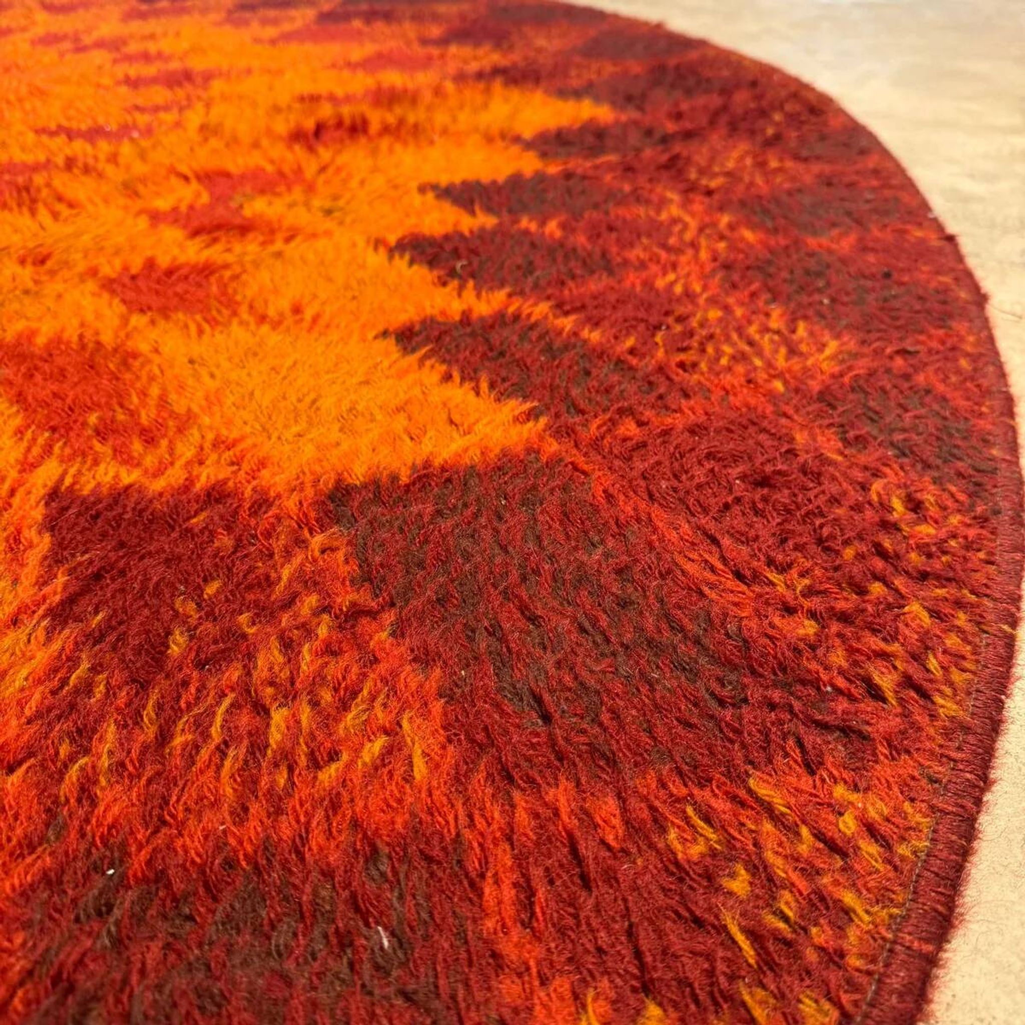 Vintage round rug