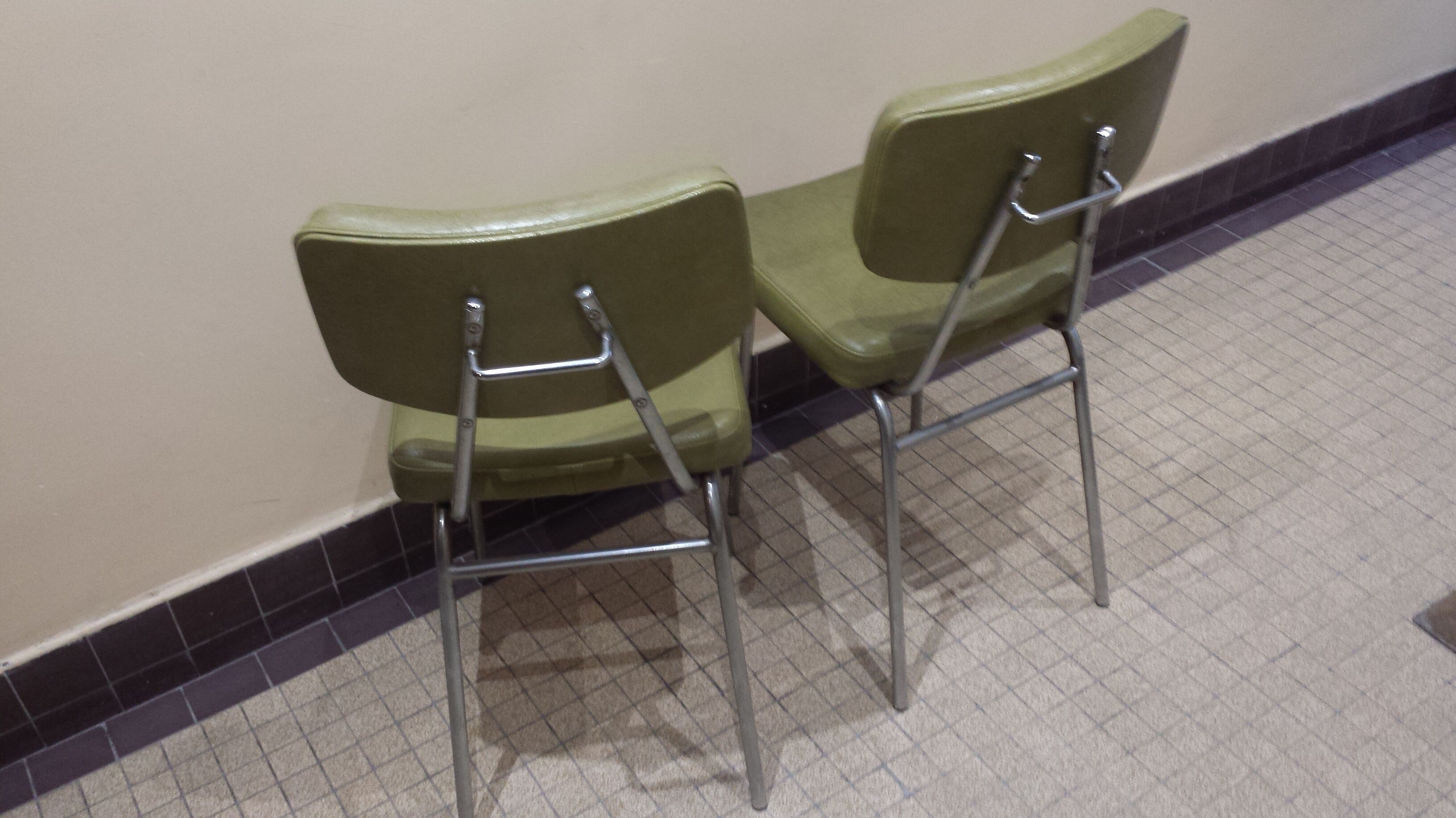 Set of 2 chairs in leatherette