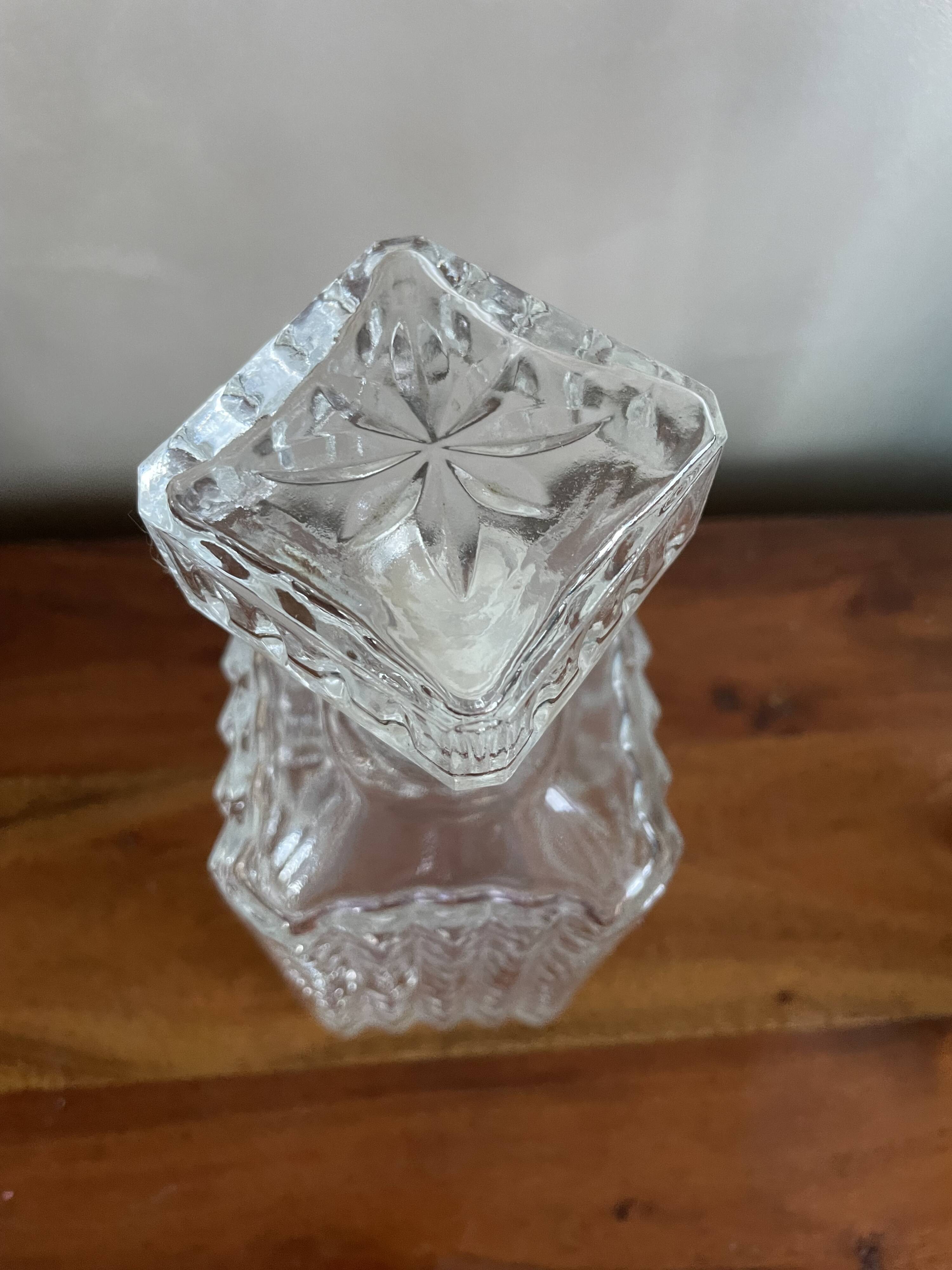 Glass whiskey decanter
