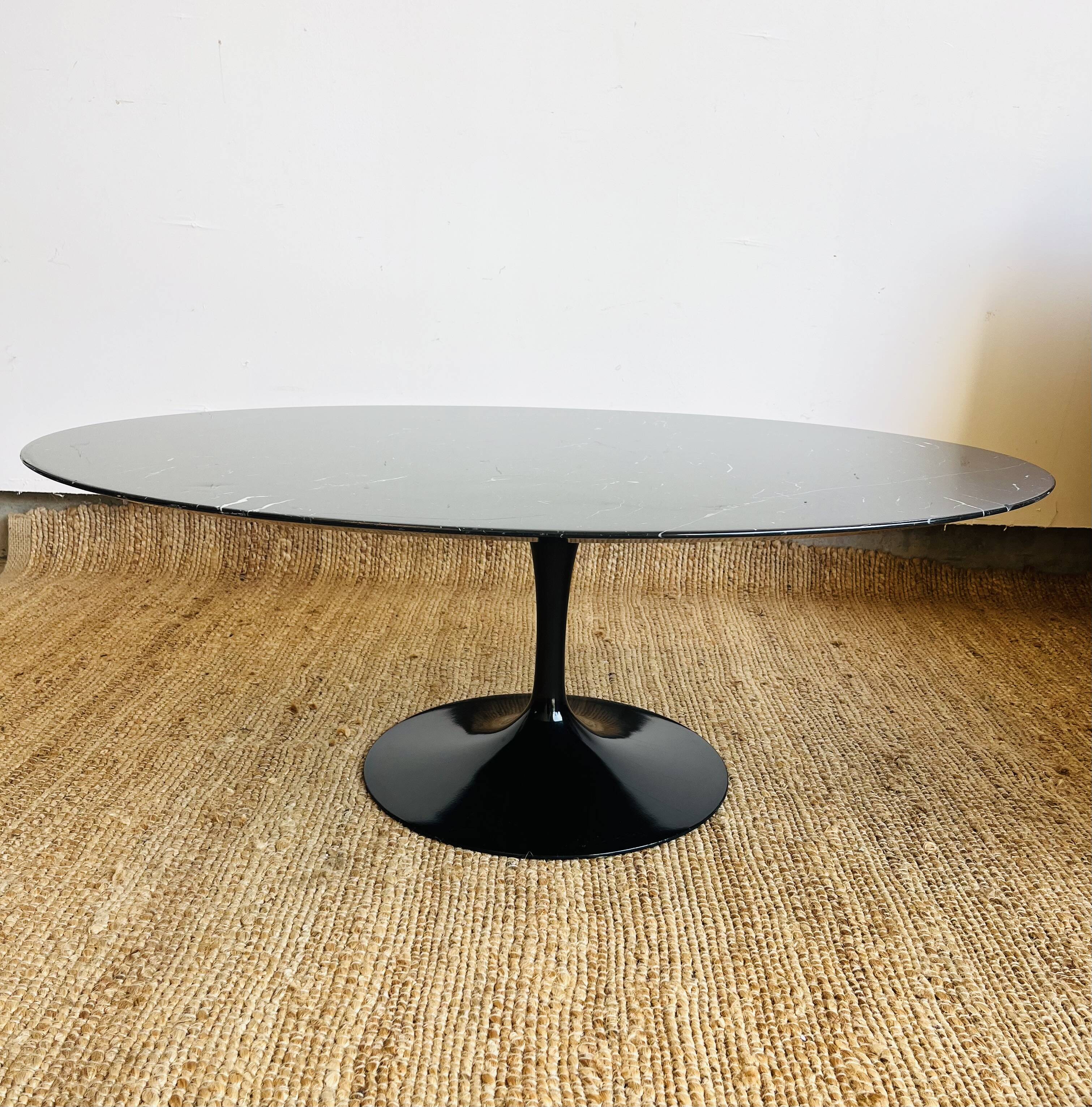 Knoll “Tulip” oval coffee table – Eero Saarinen collection – 1970s