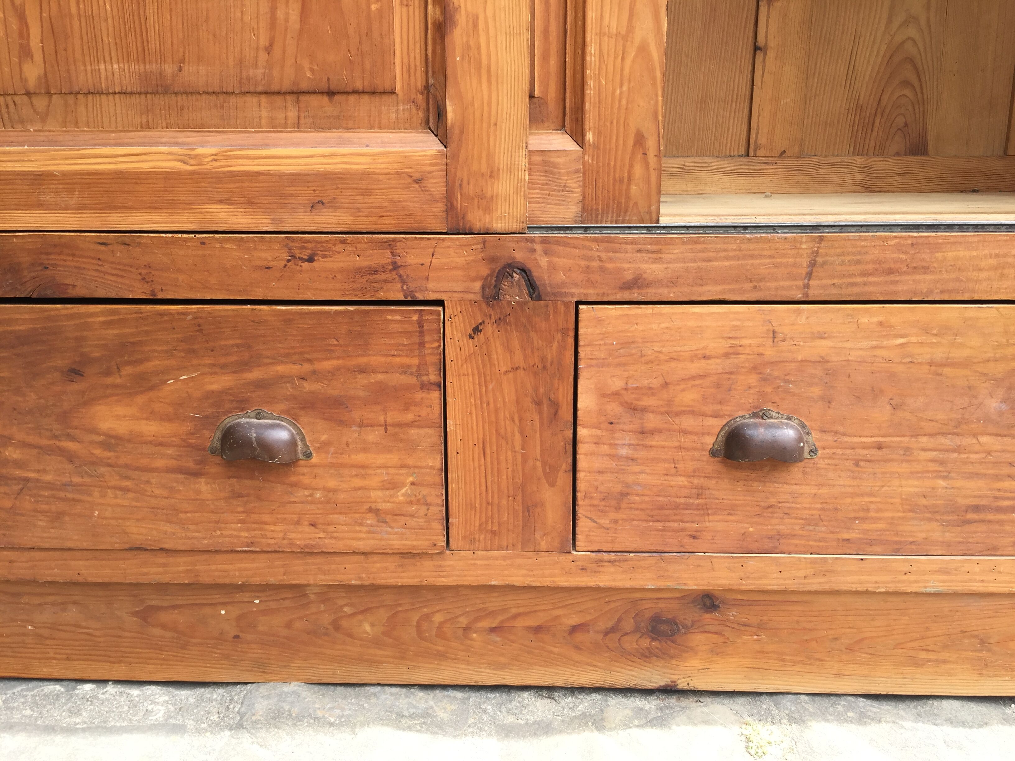 Sliding-door wardrobe in pitchpin
