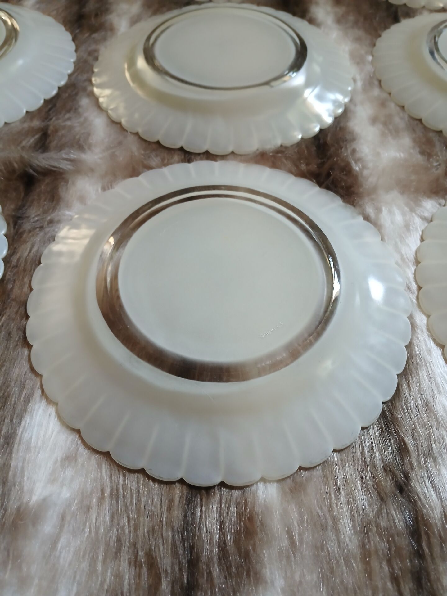 12 vintage Duralex dessert plates