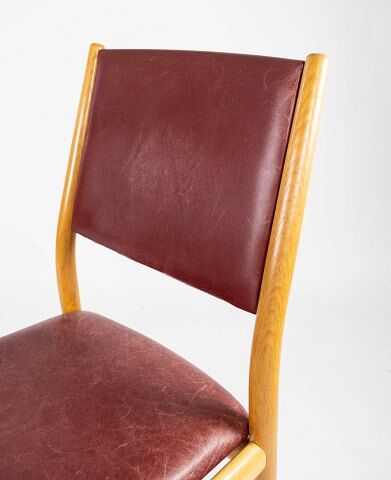 Suite of six chairs in oak and leather