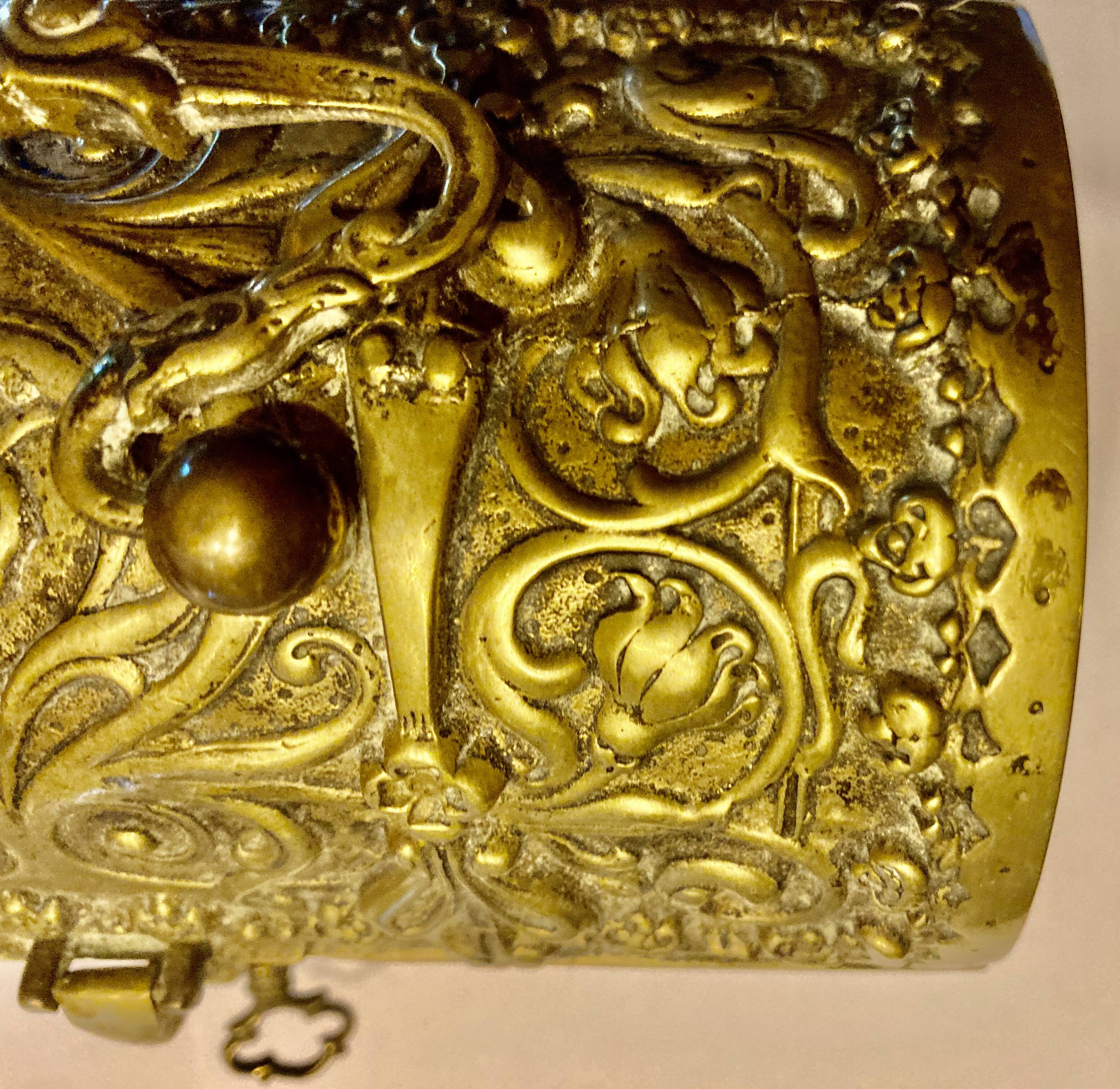 Jewelry chest with its bronze key, Renaissance style, 19th century fleur-de-lis decoration