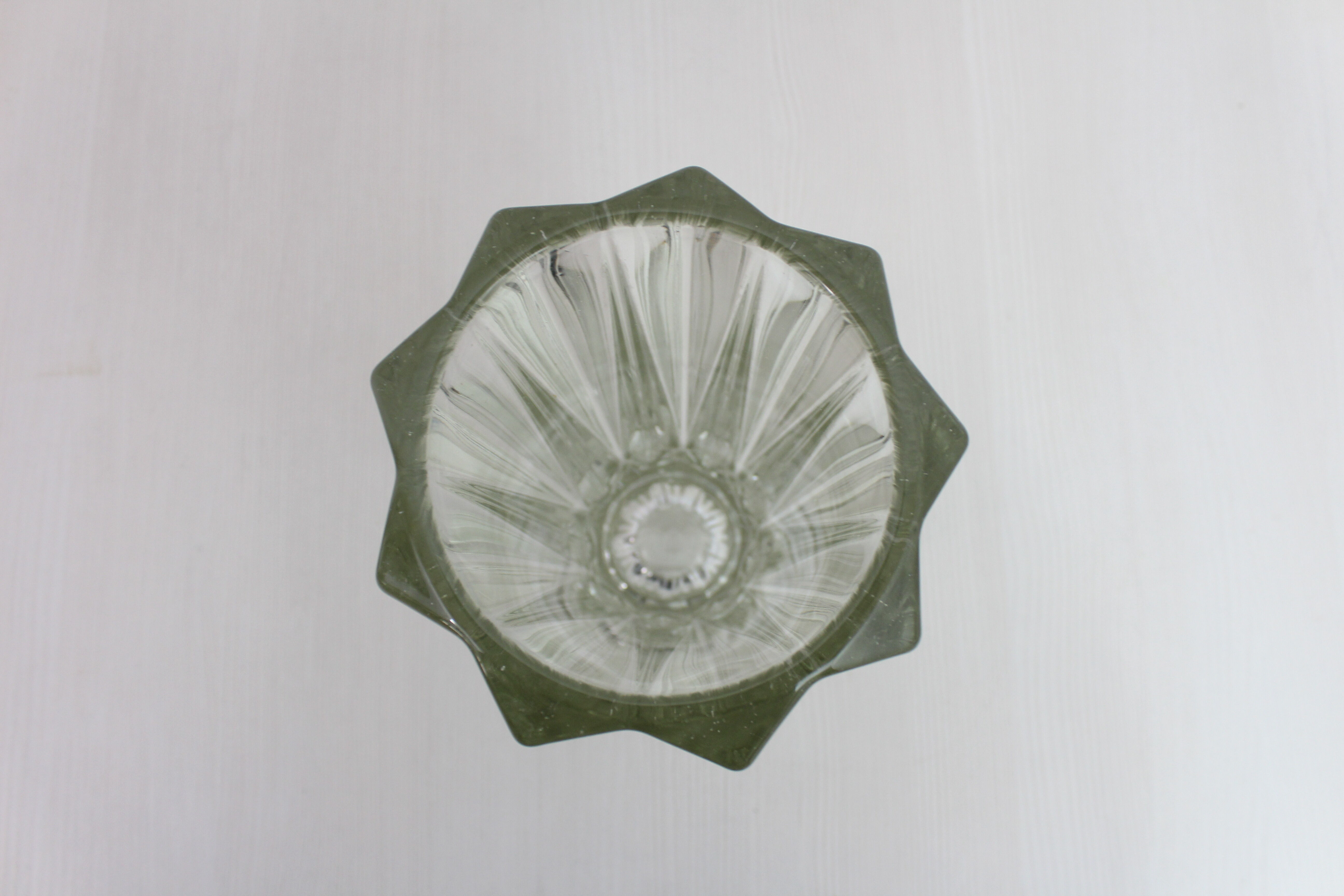 Diamond-shaped glass vase