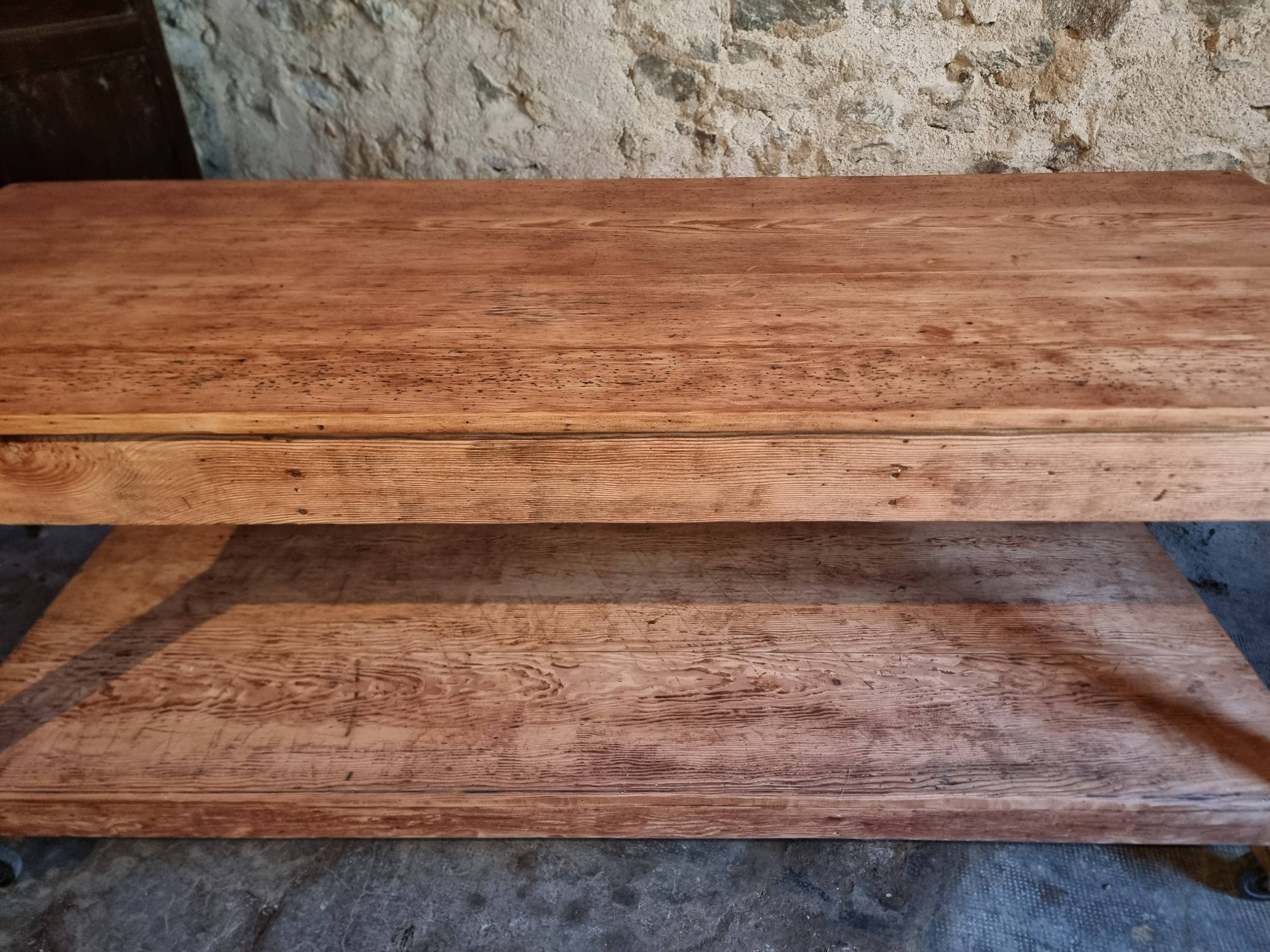 French antique work table in pitch pine – large workshop / draper's table, early 20th century