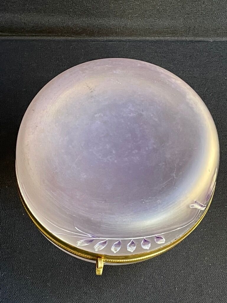 Enamelled candy maker