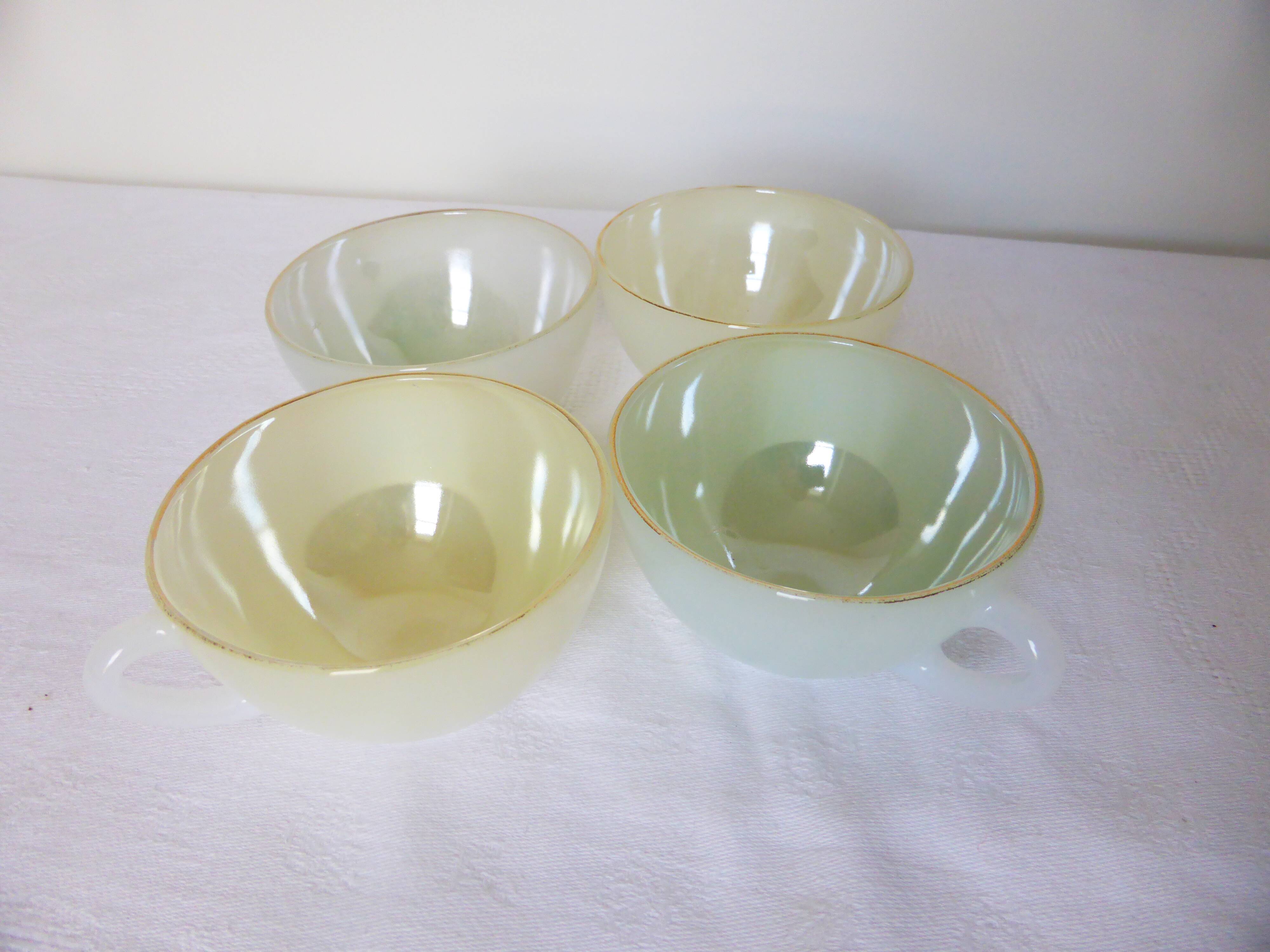 4 vintage harlequin cups in Arcopal 210183