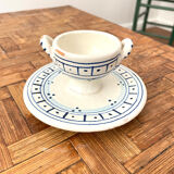 Vintage cockroster with integrated saucer