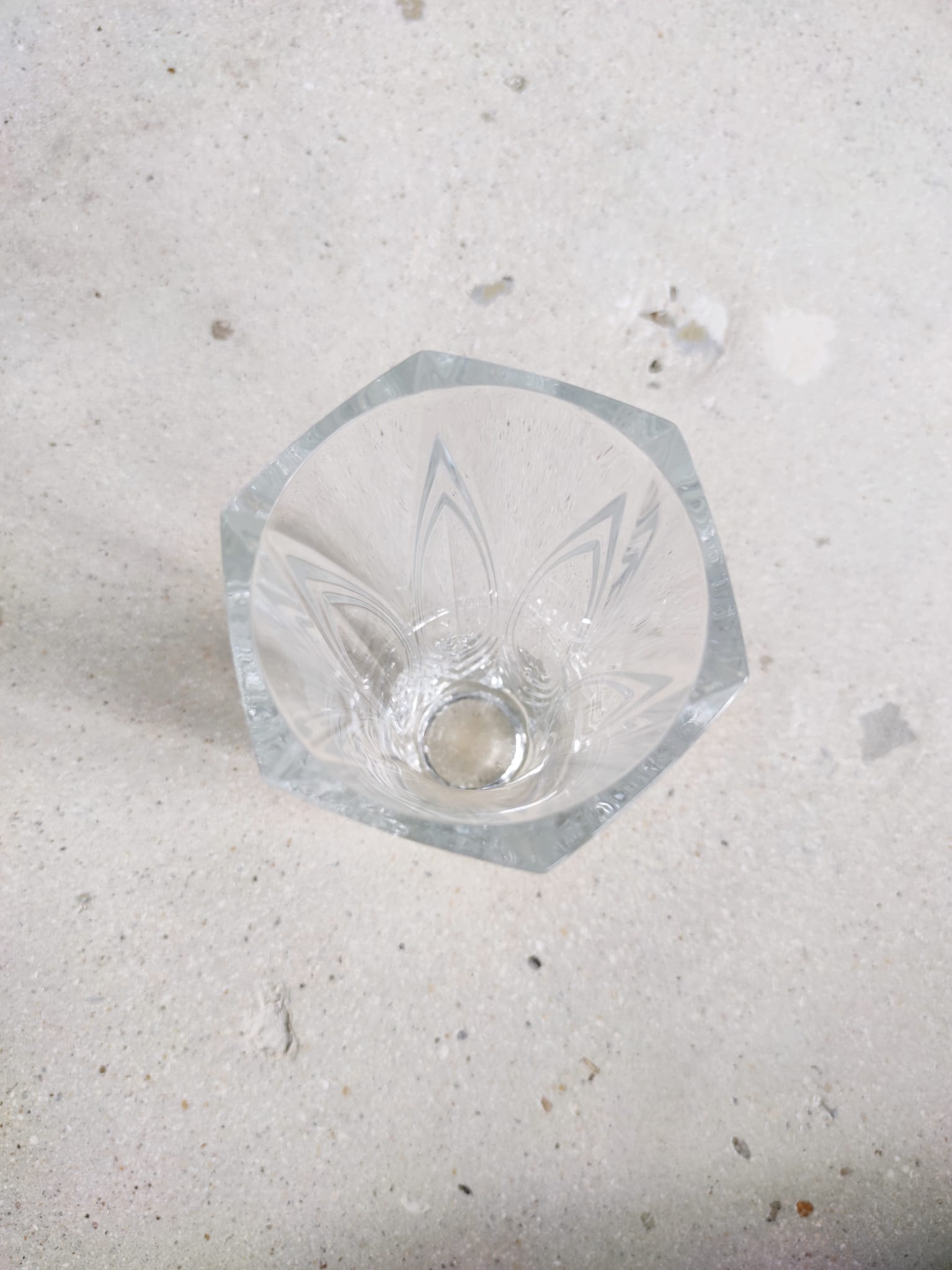 Vase en verre soufflé bord polygonal