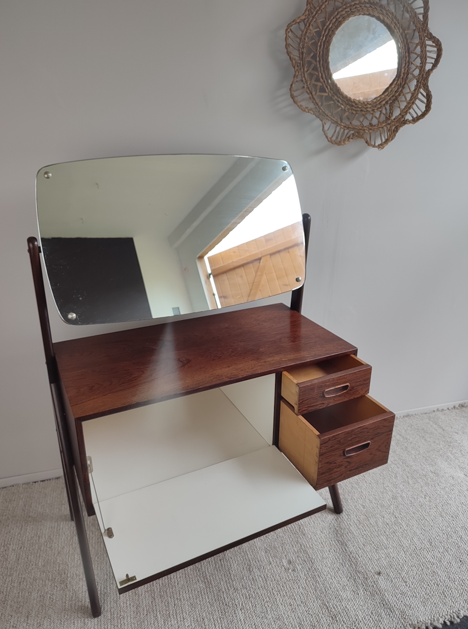 Scandinavian hairdresser 60s