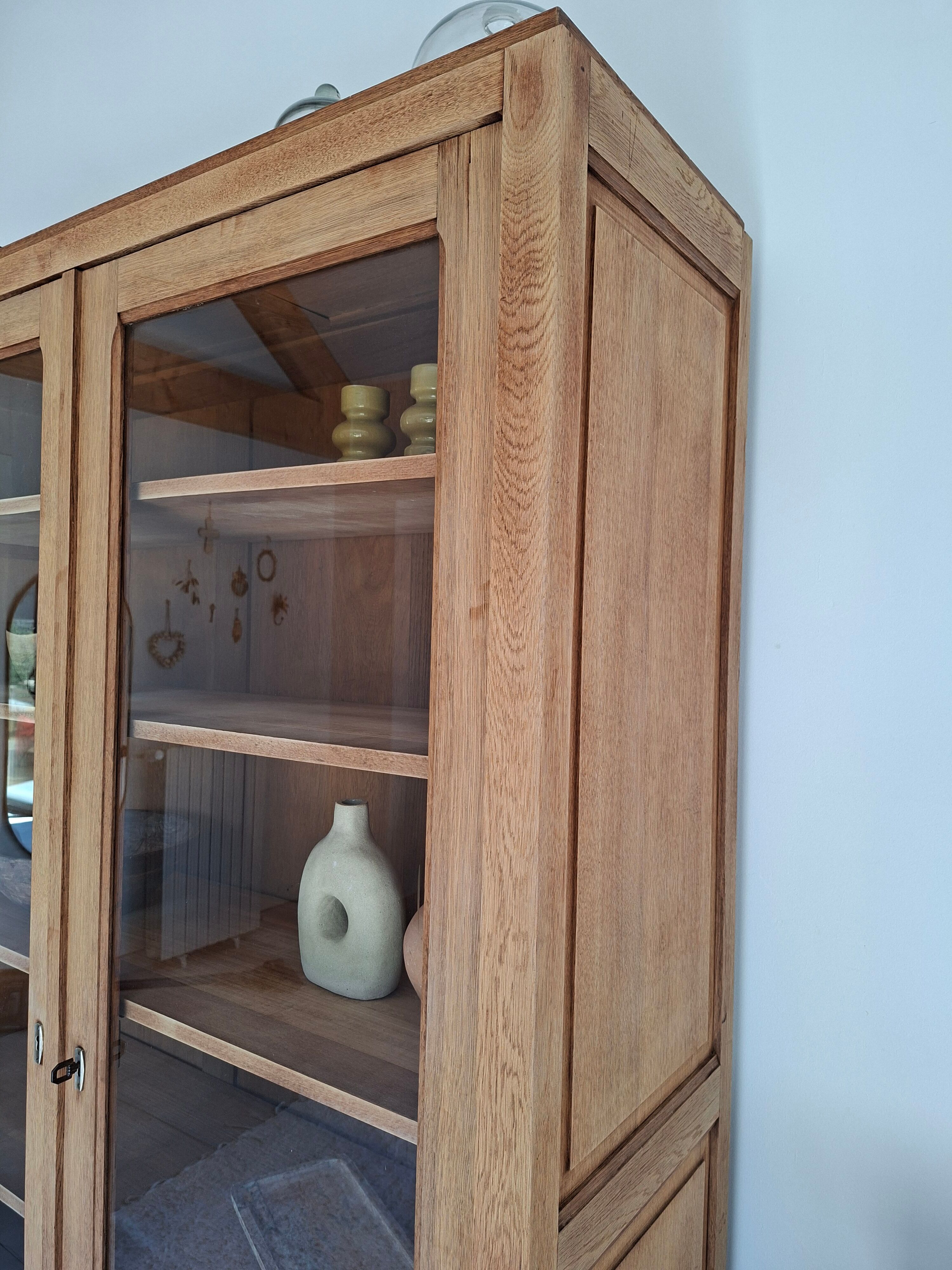 Parisian display cabinet in solid oak