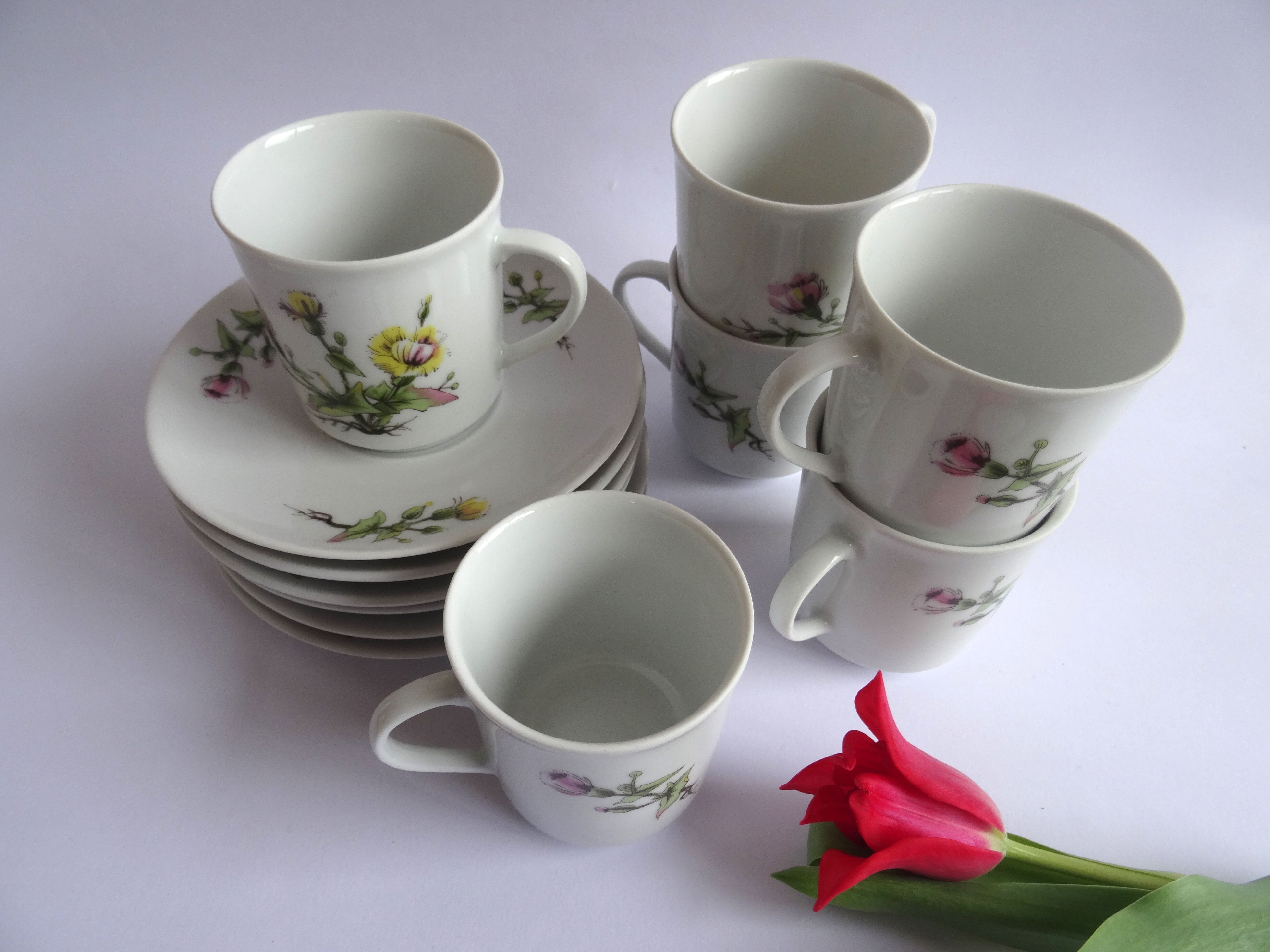Mobil porcelain coffee cups