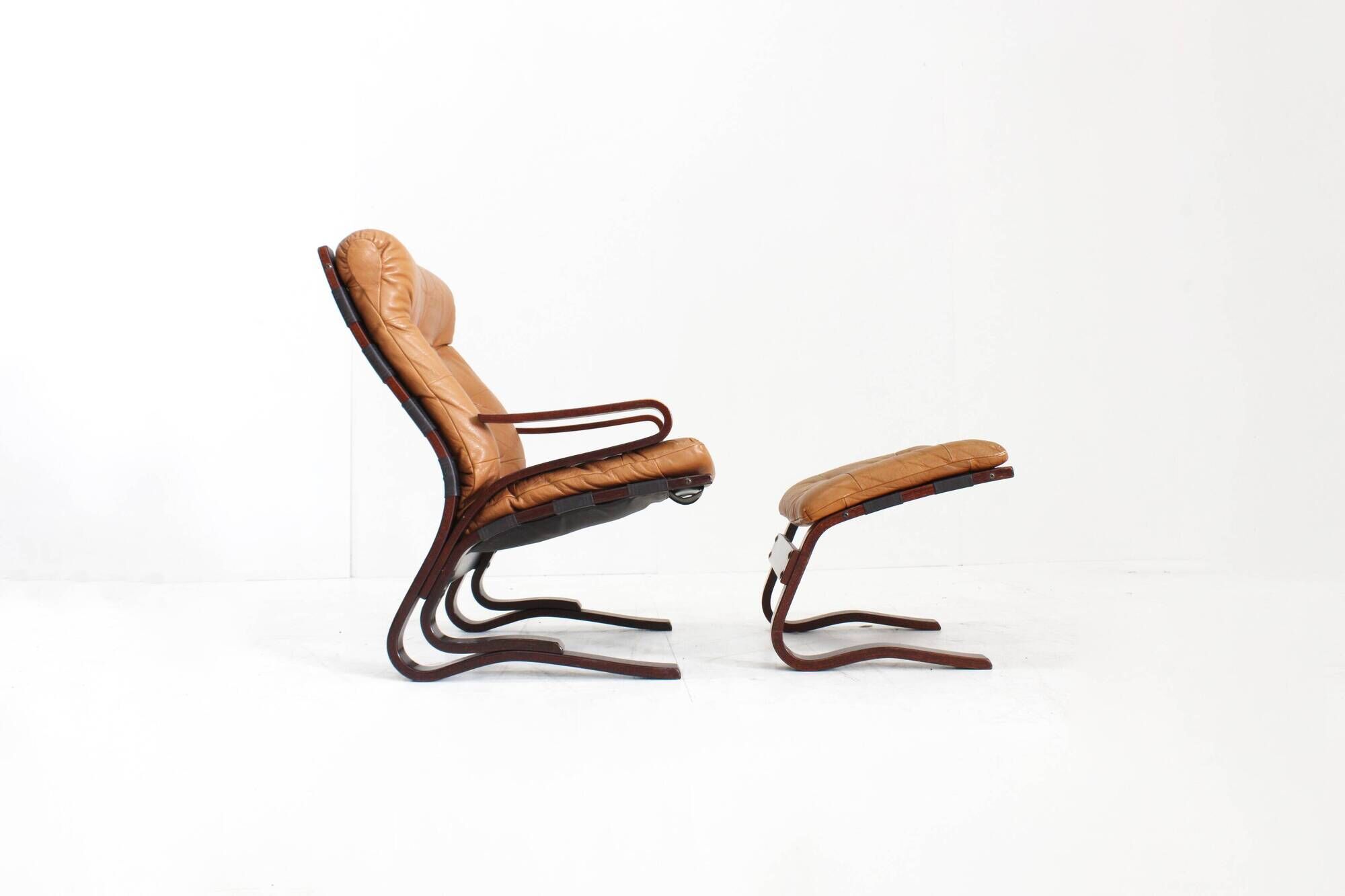 Vintage Kengu lounge armchair designed by Erda & Nordahl Solheim