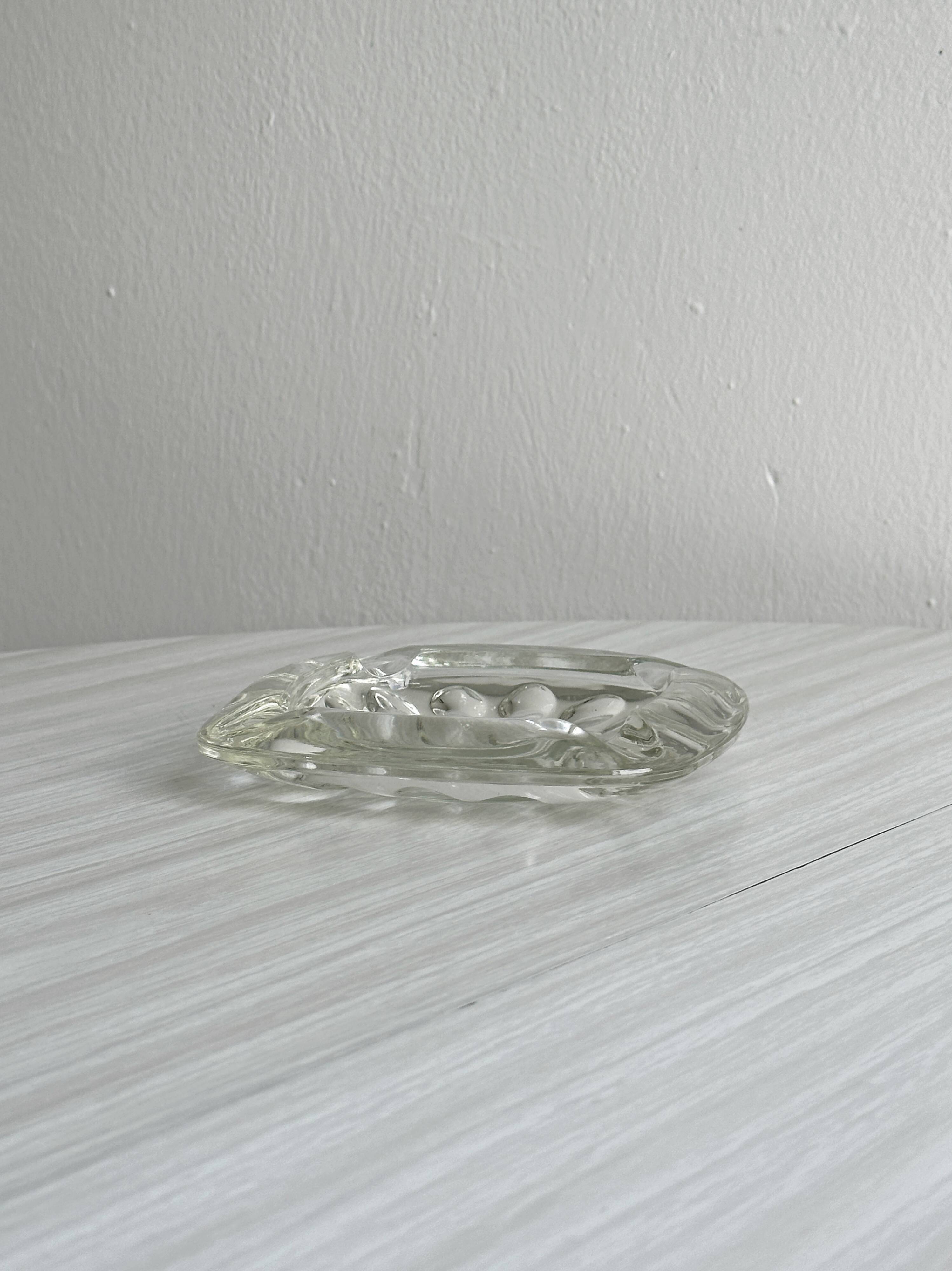 Cendrier vintage en verre translucide