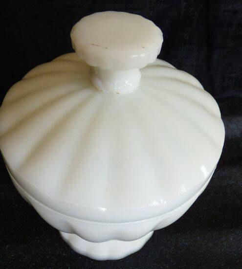Sucrier vintage en verre blanc épais