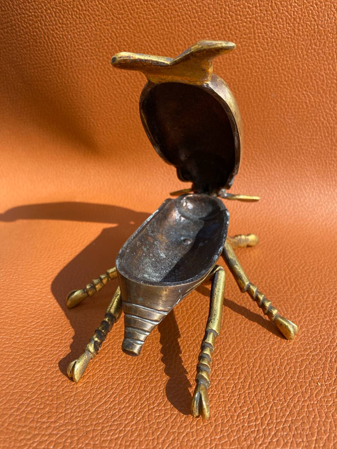 Zoomorphic scarab ashtray