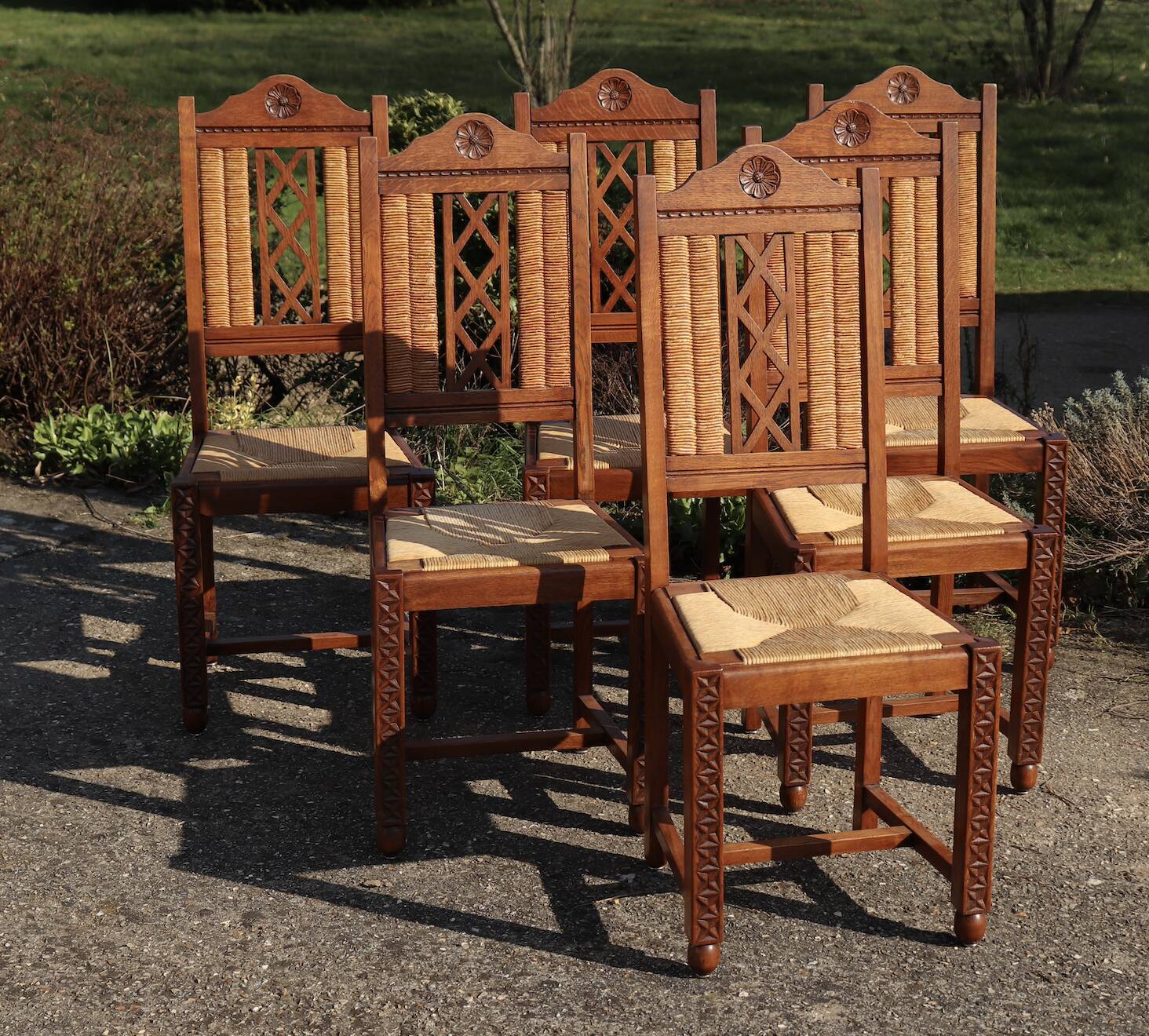 Lot 6 chaises vintage en bois paillées et sculptés