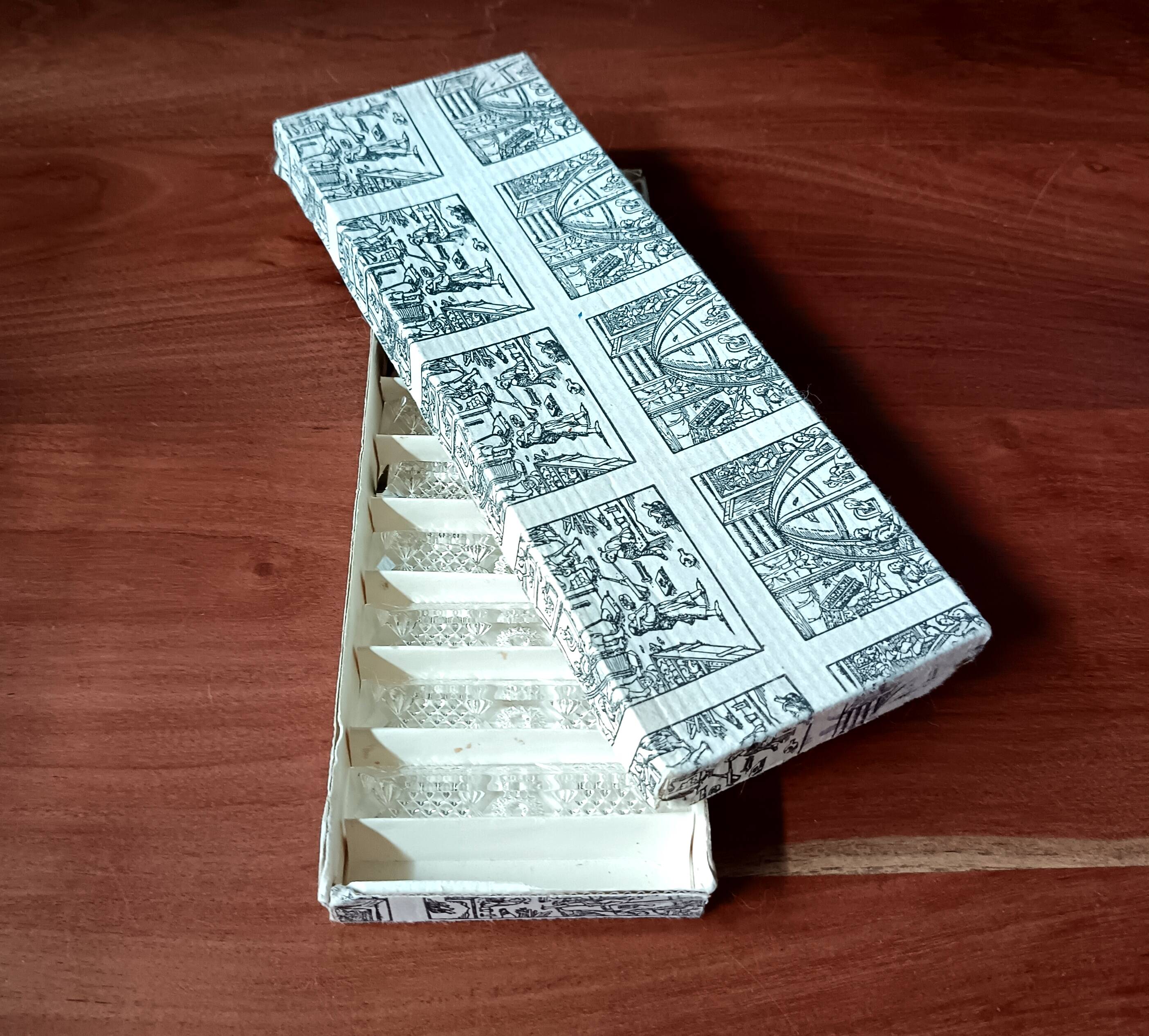 8 repose-couteaux en verre pressé vintage