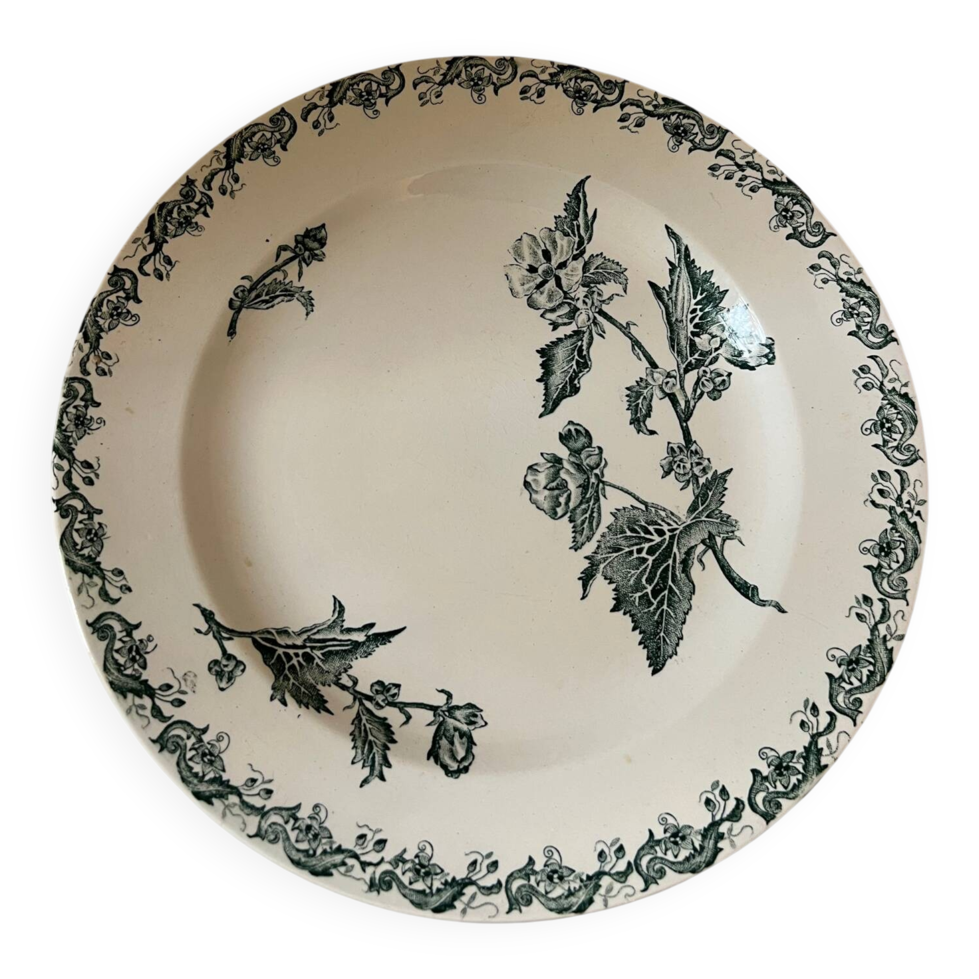 Large round serving dish Terre de Fer Richelieu St Amand