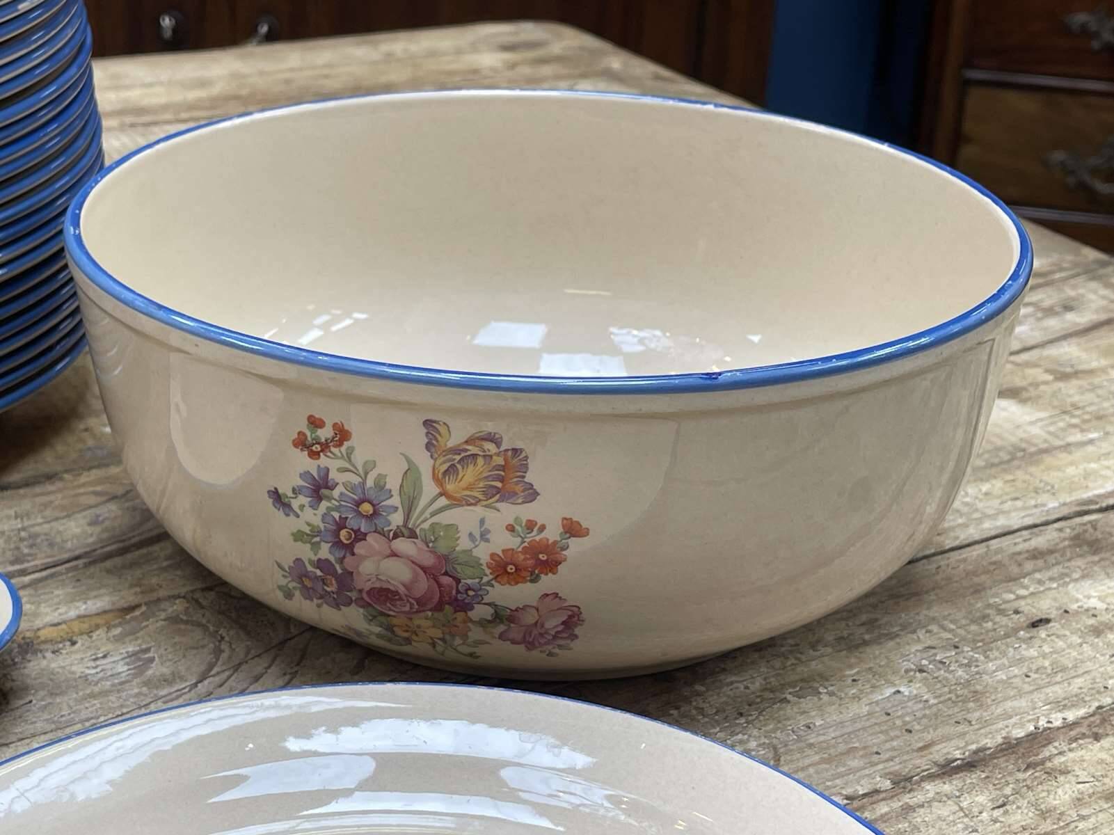Salins Les Bains earthenware dinner service - 72 pieces