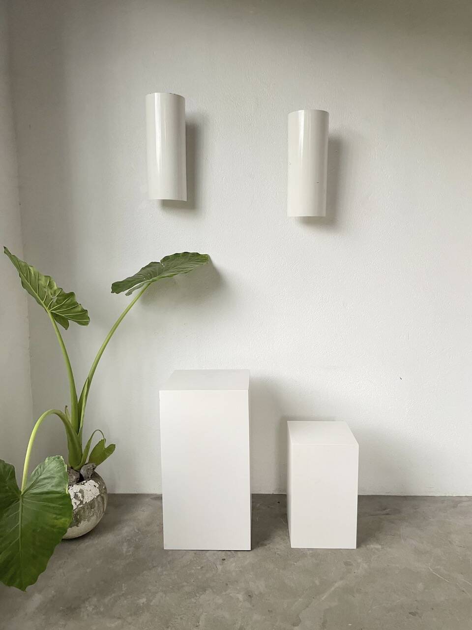 Pair of Parscot wall lights in white lacquered metal from the 80s