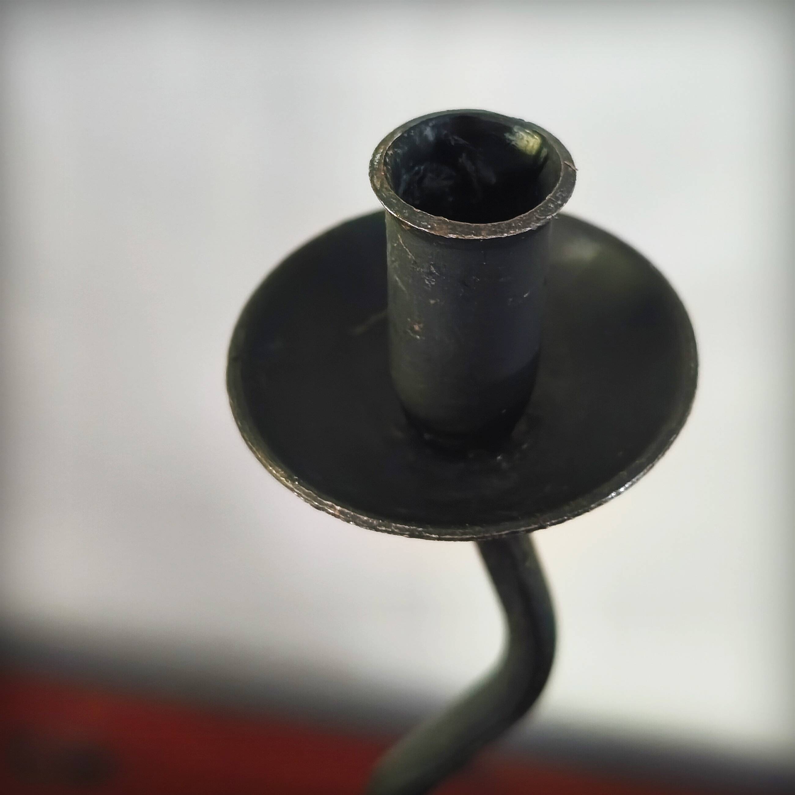 Pair of postmodern brutalist candlesticks in wrought iron, France, 1980s
