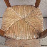 Fauteuil haut ancien d' enfant. En merisier et paillèe.