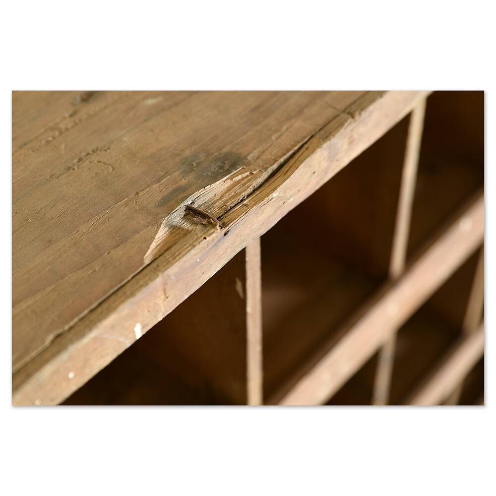 Workshop furniture with 132 wooden lockers