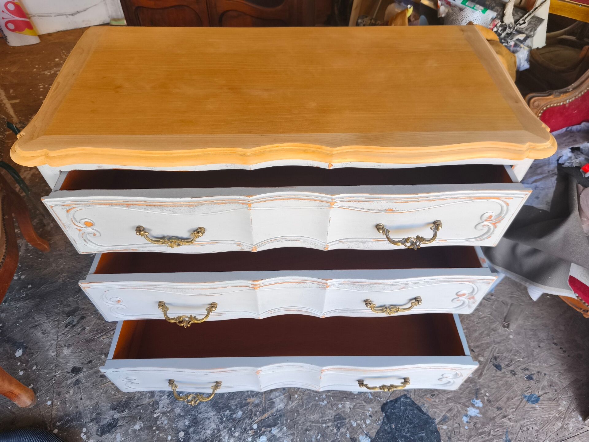 Chest of drawers
