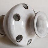 Vase picnic flowers in black sandstone with white enamel