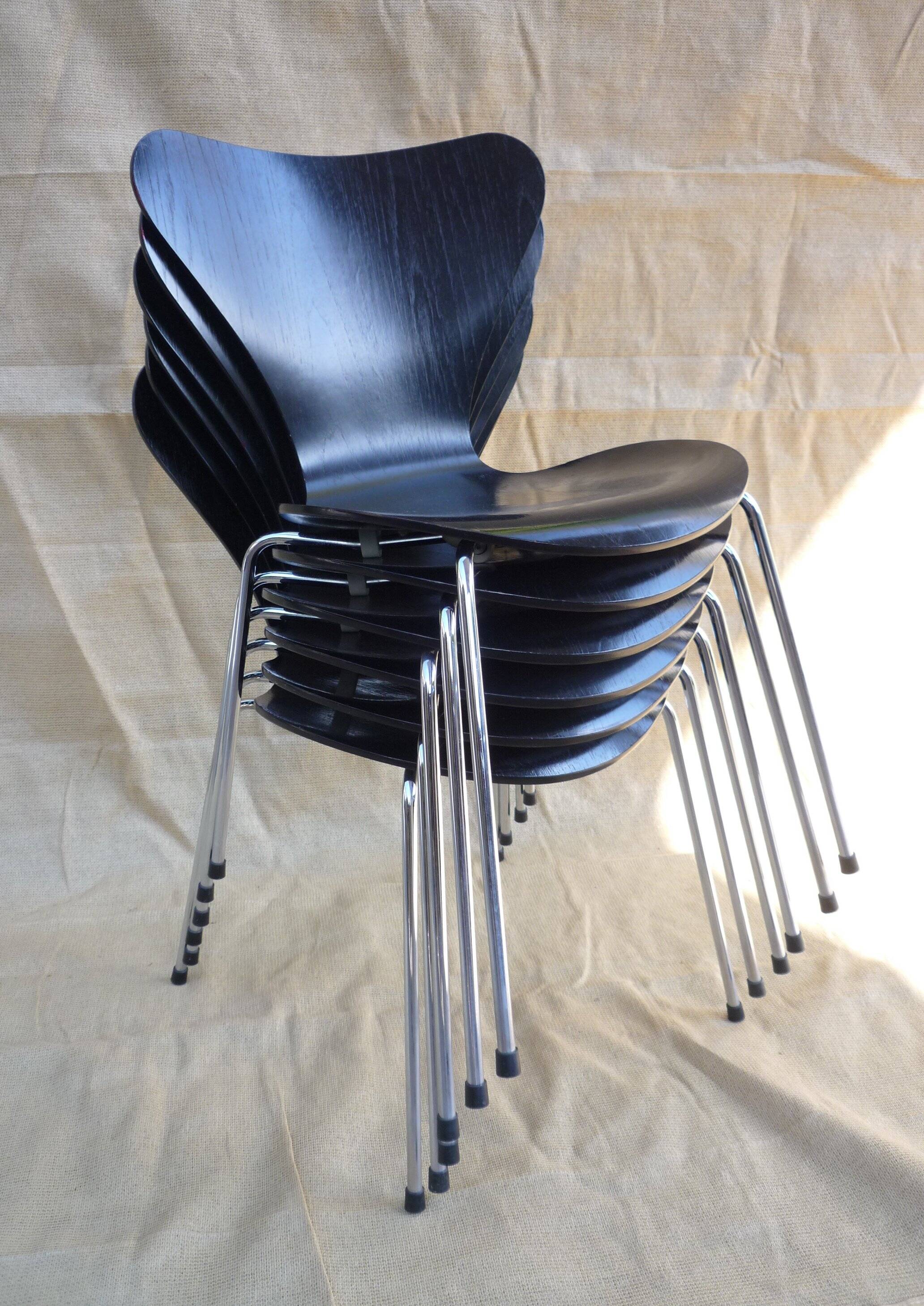 Chair Arne Jacobsen Mod. 3107 black