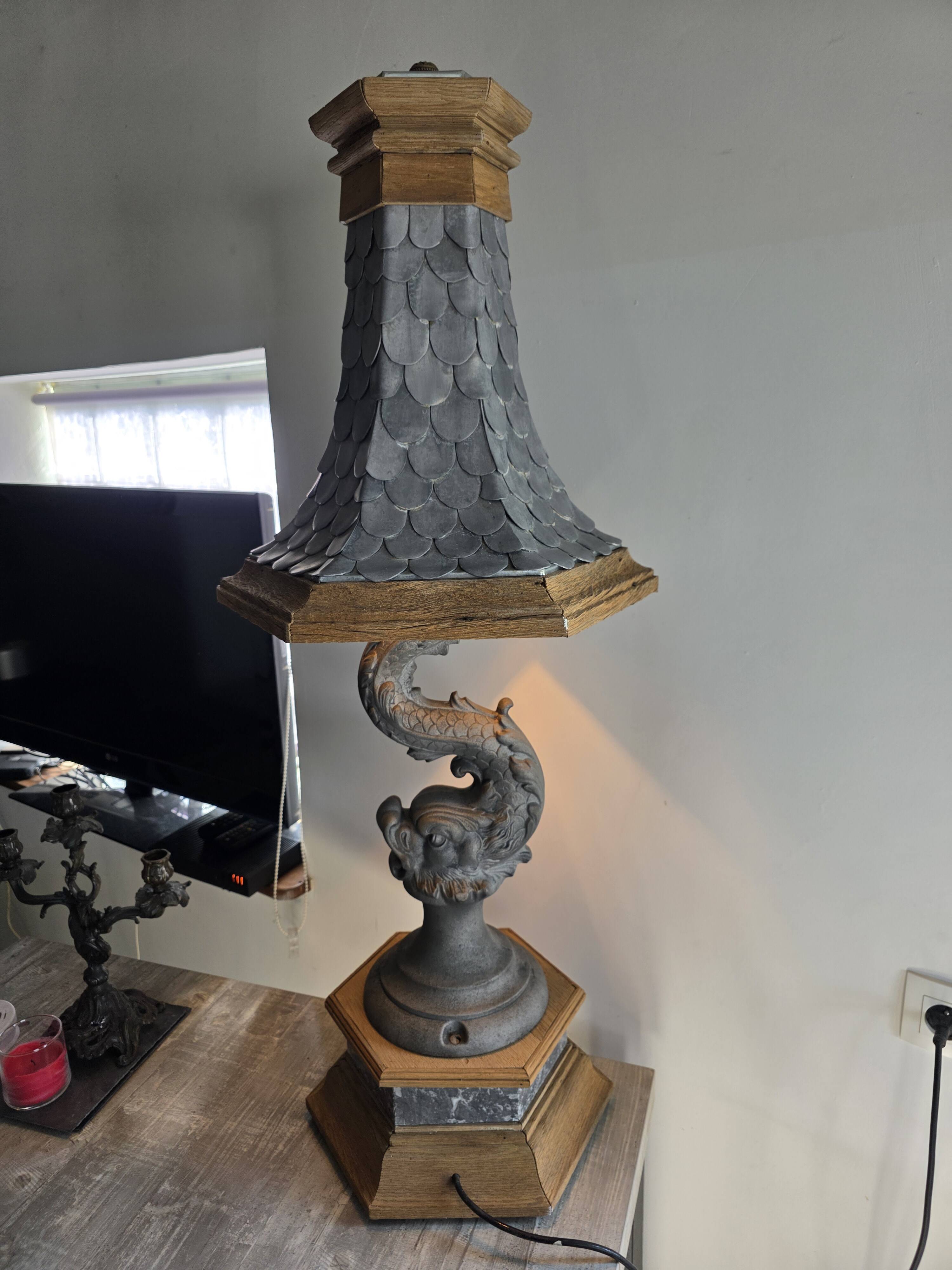 Monumental lamp with a dolphin in cast iron and lead scales - 110cm