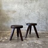 Low hollow upcycled teak tripod stool - Small brown solid wood stool circular seat cr