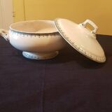 Old Hyppolyte Boulanger Creil and Montereau tureen in iron earth.